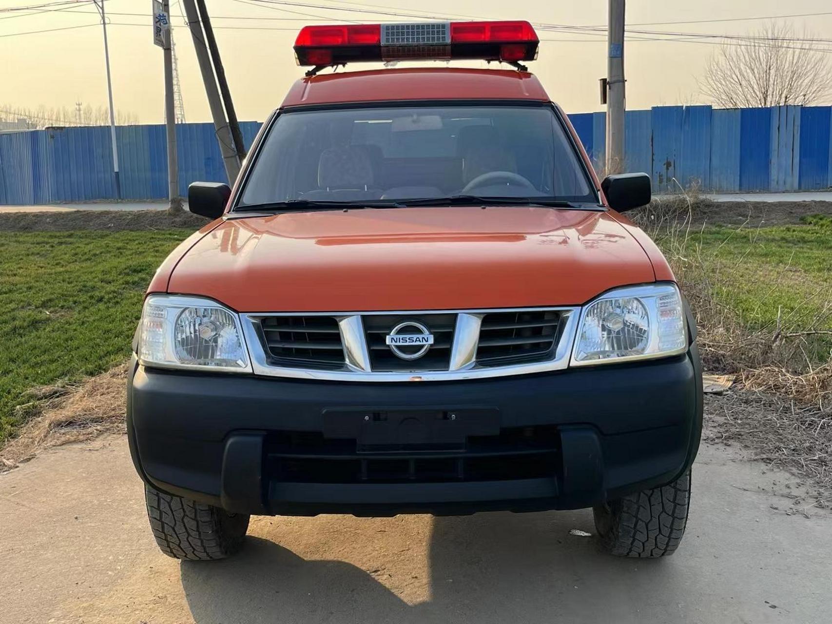 新到10年尼桑np300多功能皮卡,实表六万多公里,全车原版原漆,汽油手动