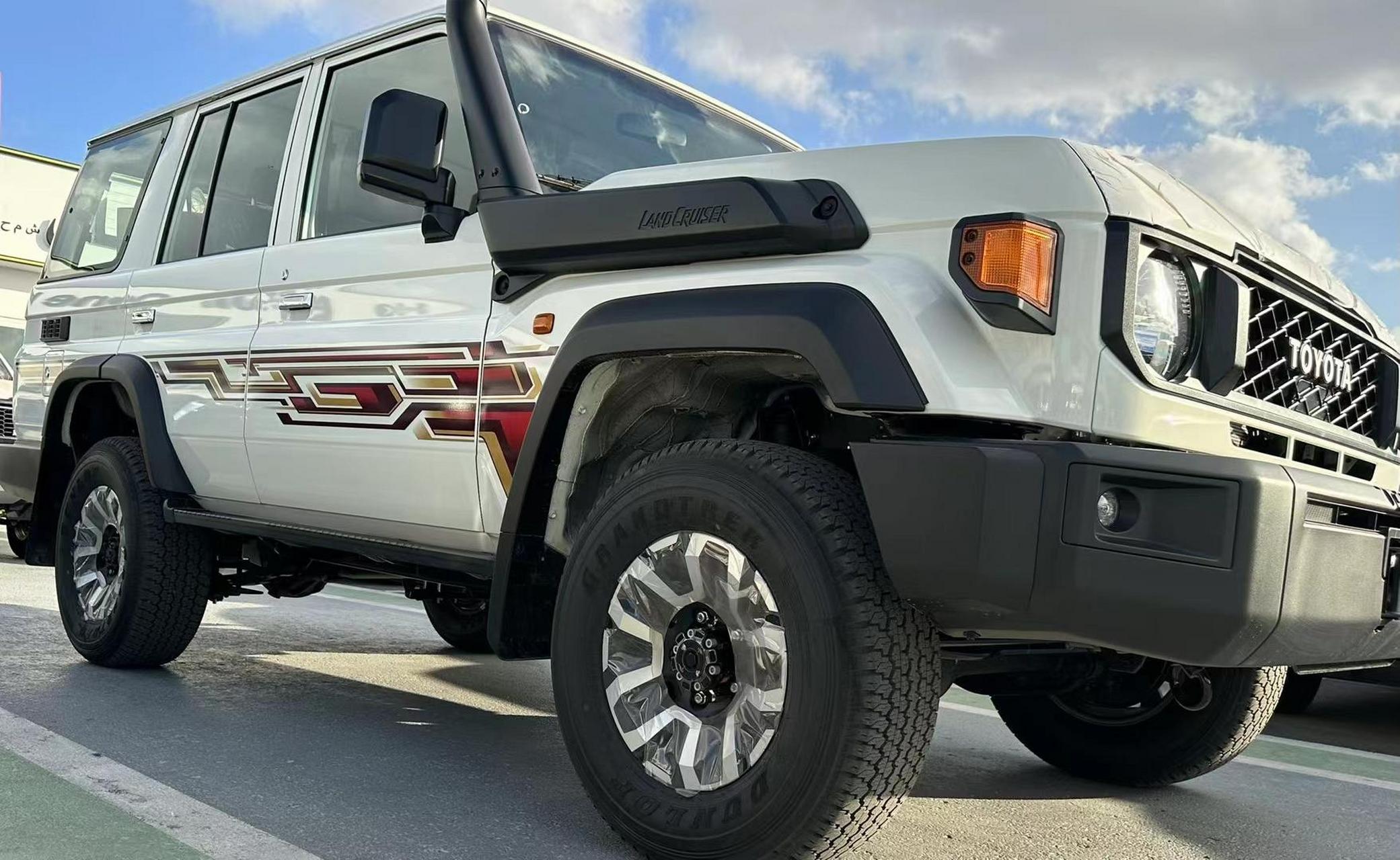 2024款丰田lc76024.