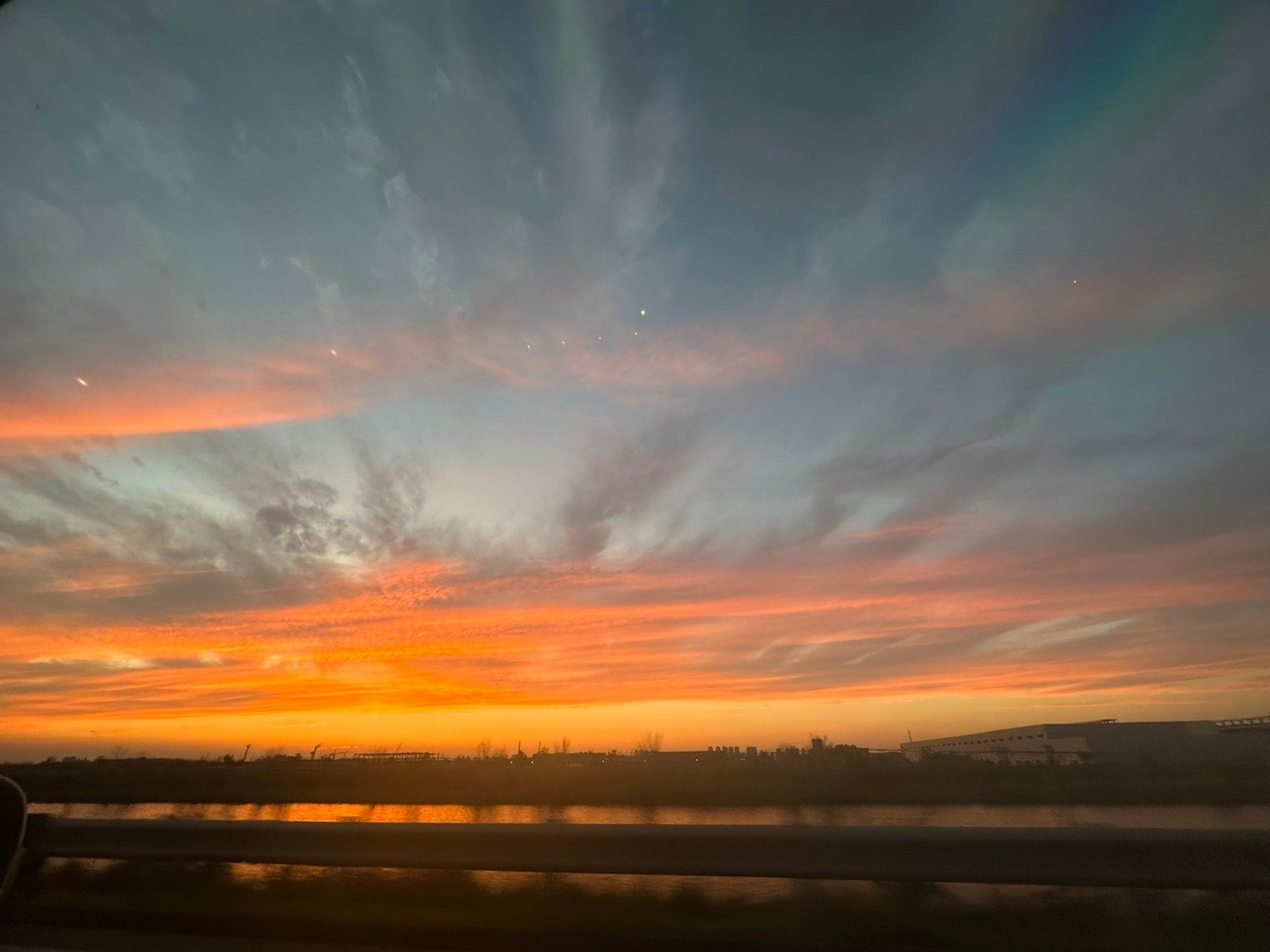 晚安##晚安# 保持专注,坚持学习,待人真诚,勤于锻炼,每天多一点坚持