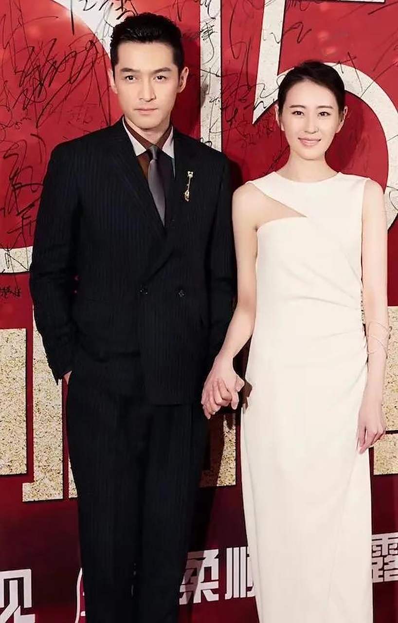 2015年,在筹拍伪装者时,导演李雪本想找一位气场强大,敢爱敢恨的人来