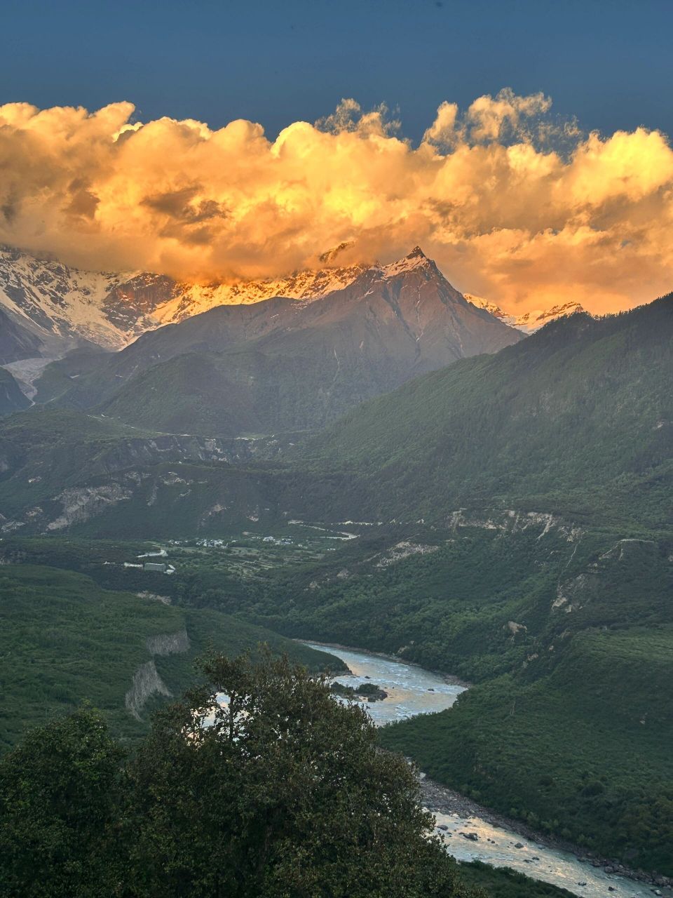 索松村的免费观景台和雅鲁藏布大峡谷观景台看到了震撼的南迦巴瓦峰