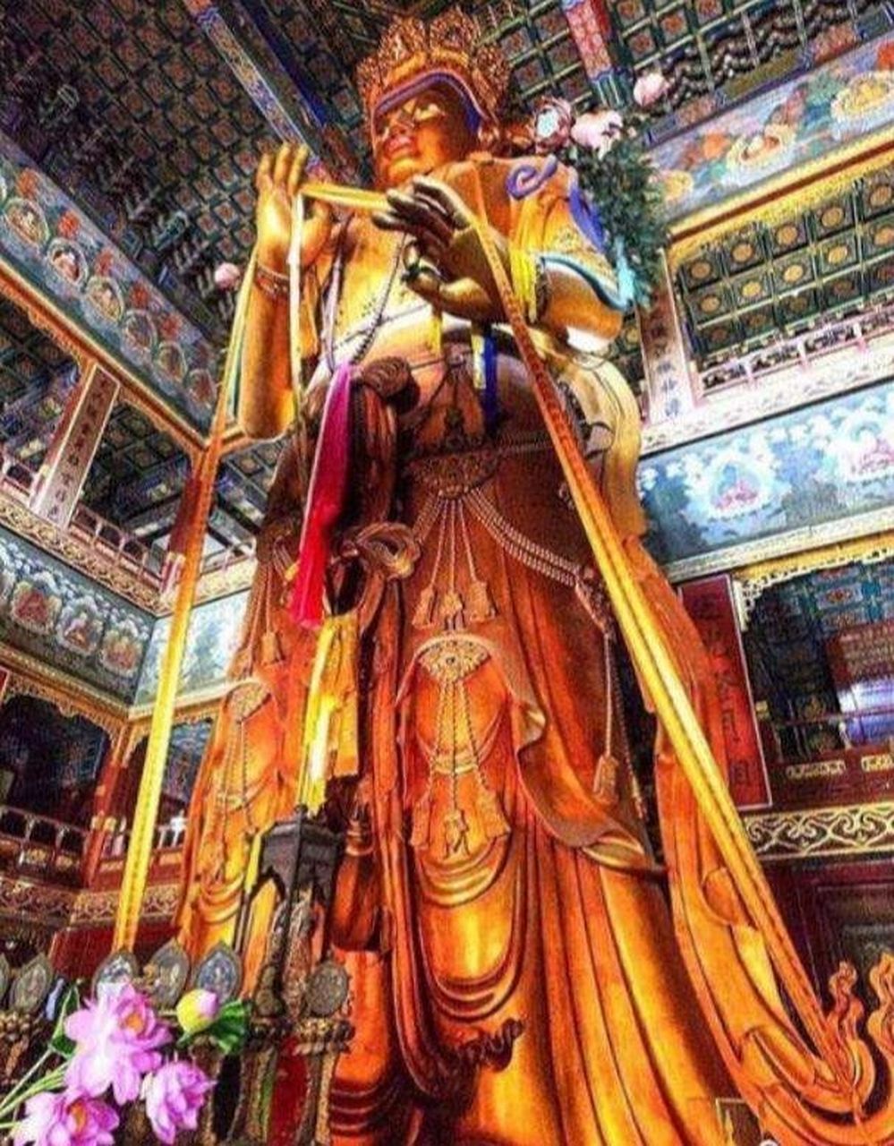 雍和宫的弥勒大佛尘封的记忆 北京著名的佛教寺院雍和宫是清朝皇家