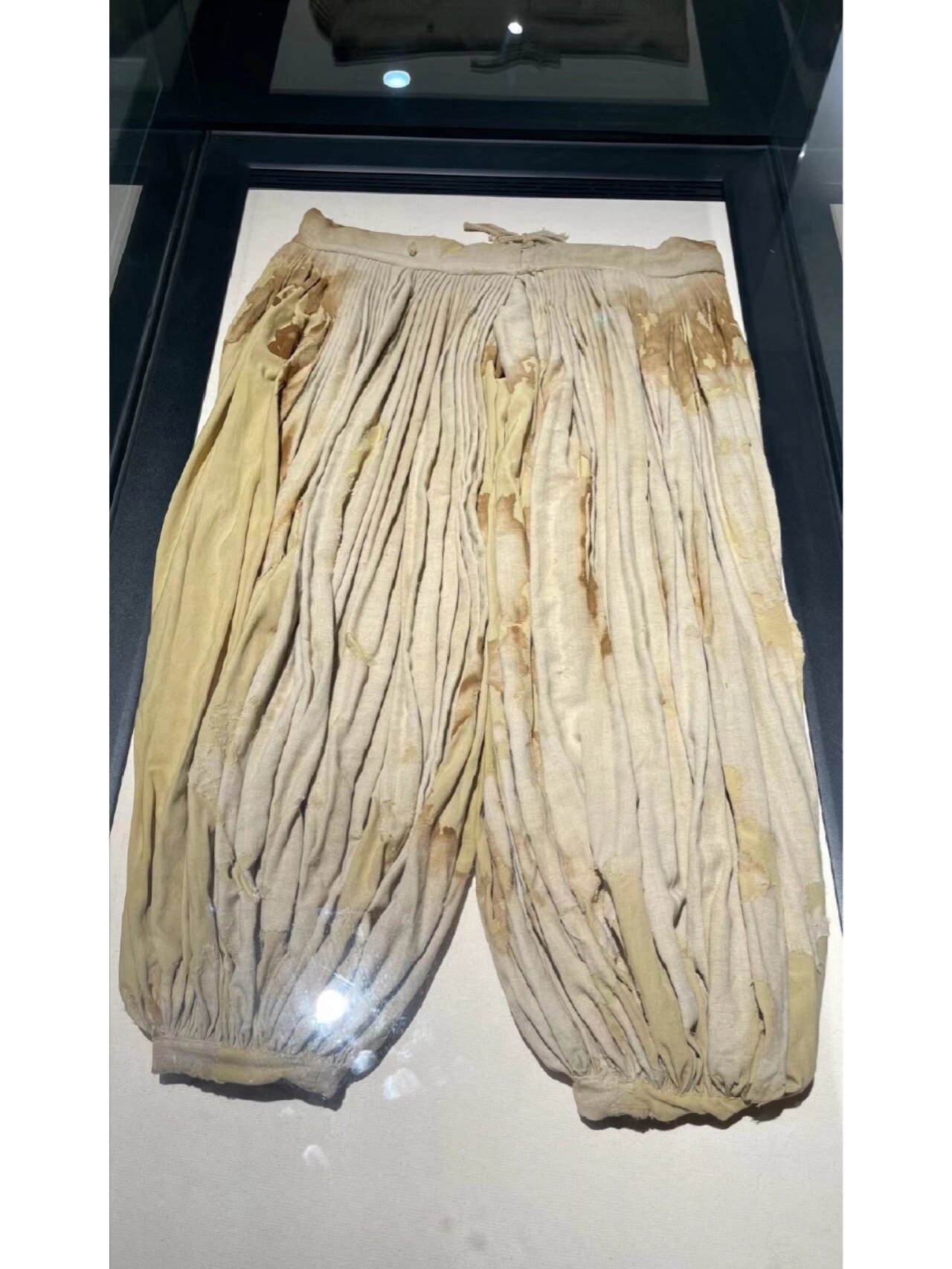 巴州博物馆 百褶灯笼裤 魏晋时期