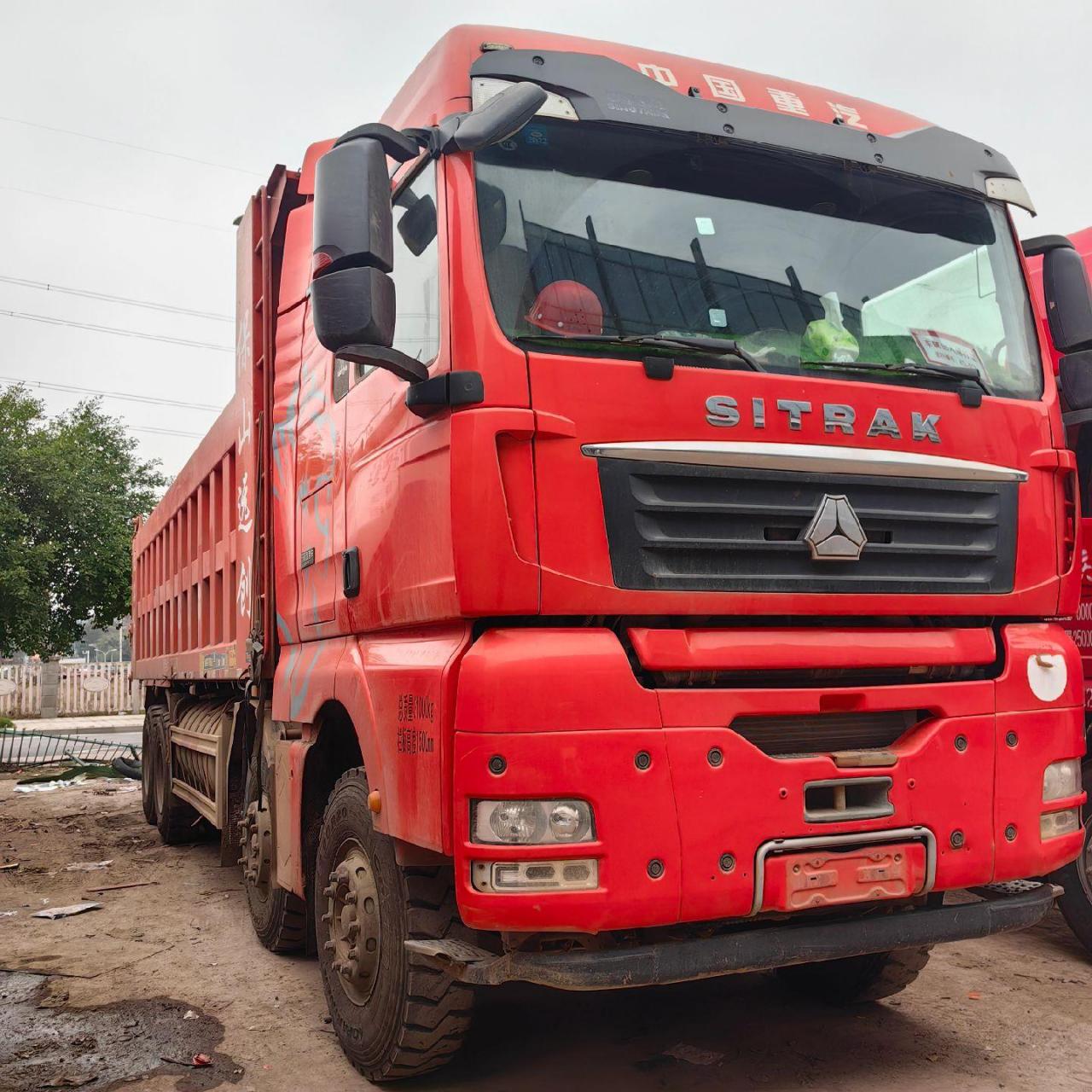 汕德卡自卸车四桥货箱8-8.4米,20年-21年上户,可以按揭!