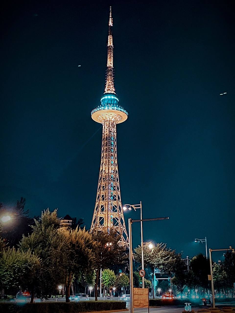 哈尔滨61龙塔 黑龙江广播电视塔是哈尔滨的标志性建筑.