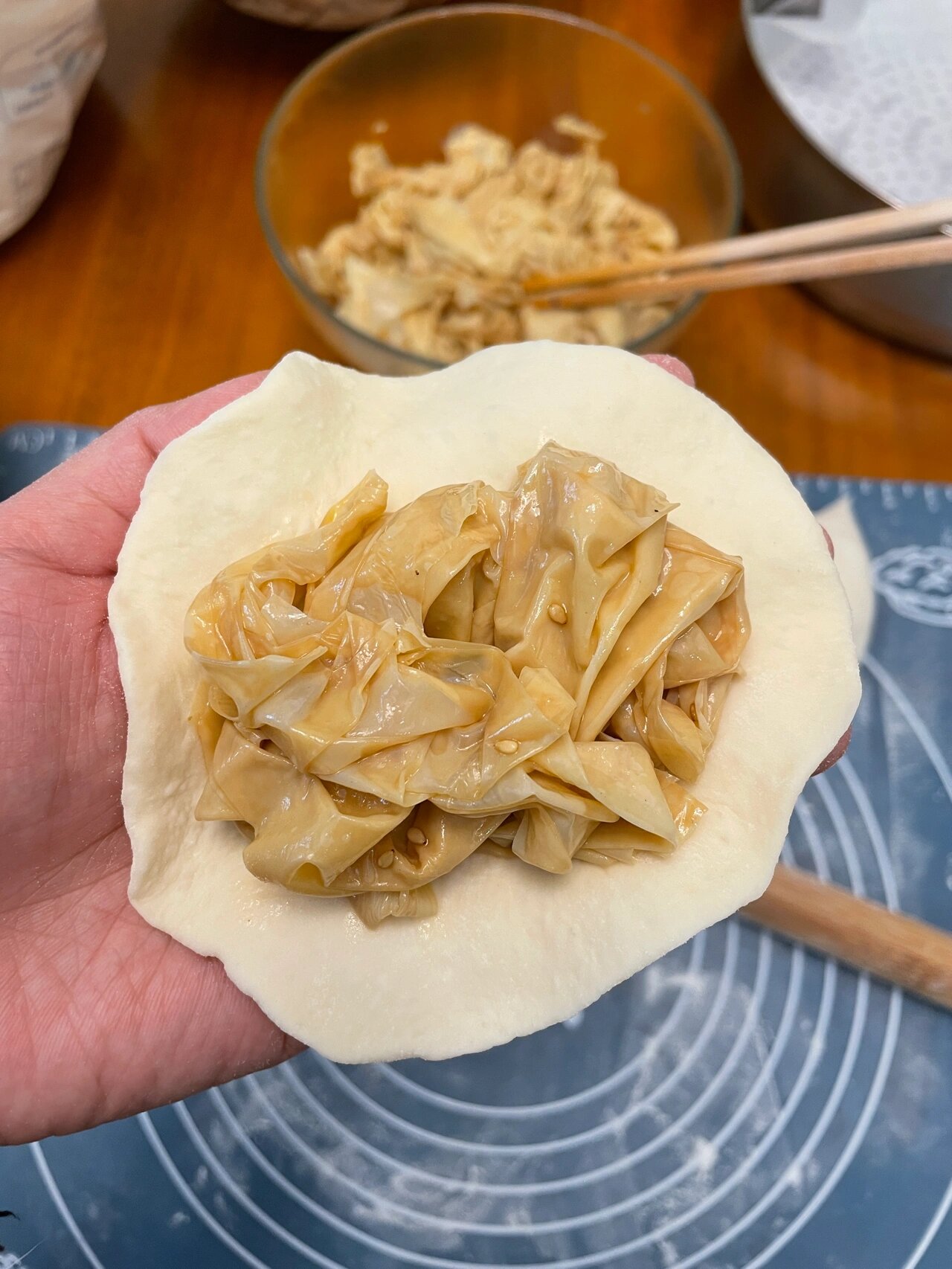 扬州花园茶楼的豆腐皮包子 今天继续做包子曾经去扬州游玩的时候去
