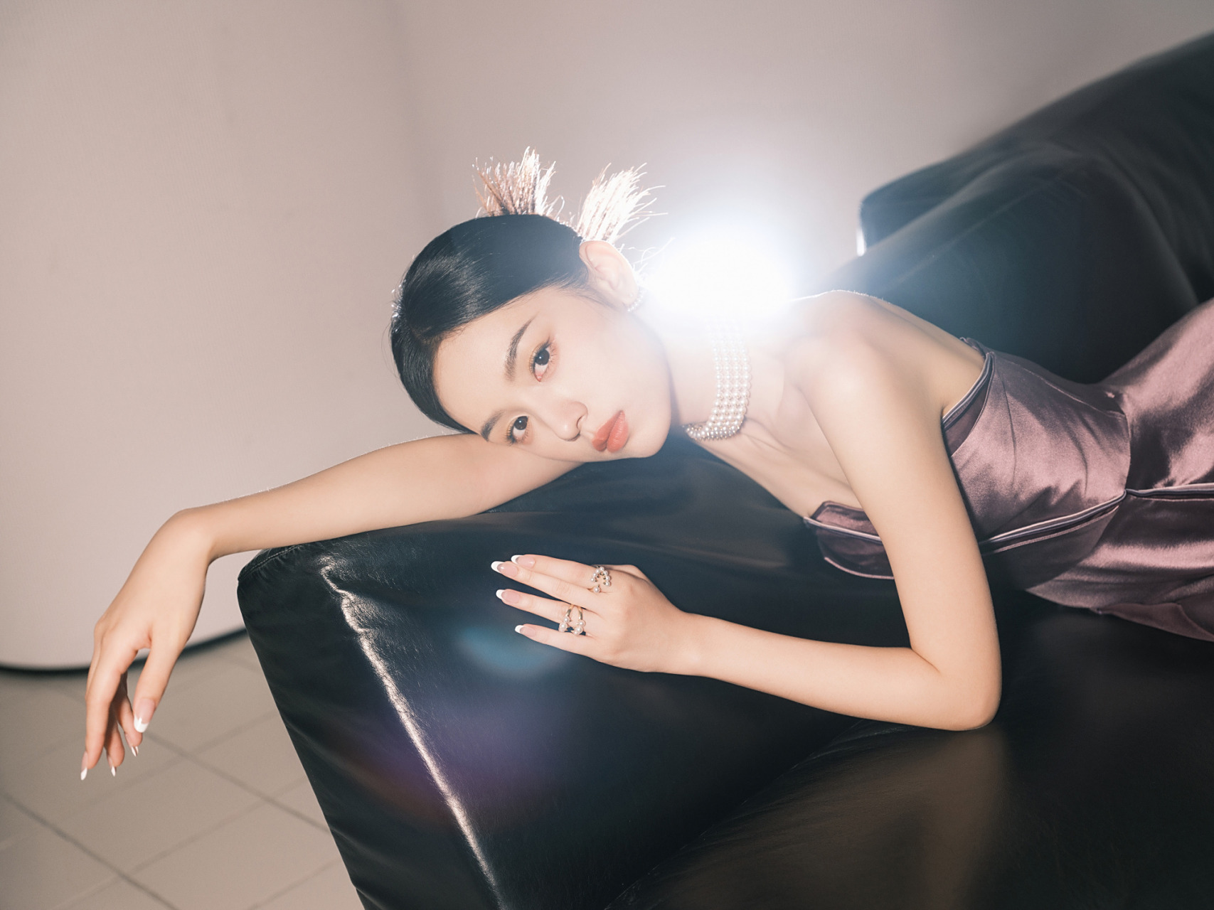 周也,紫色抹胸裙