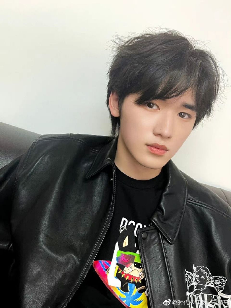 头盔带好了,准备隐身去小卖部了 #tnt时代少年团# #宋亚轩