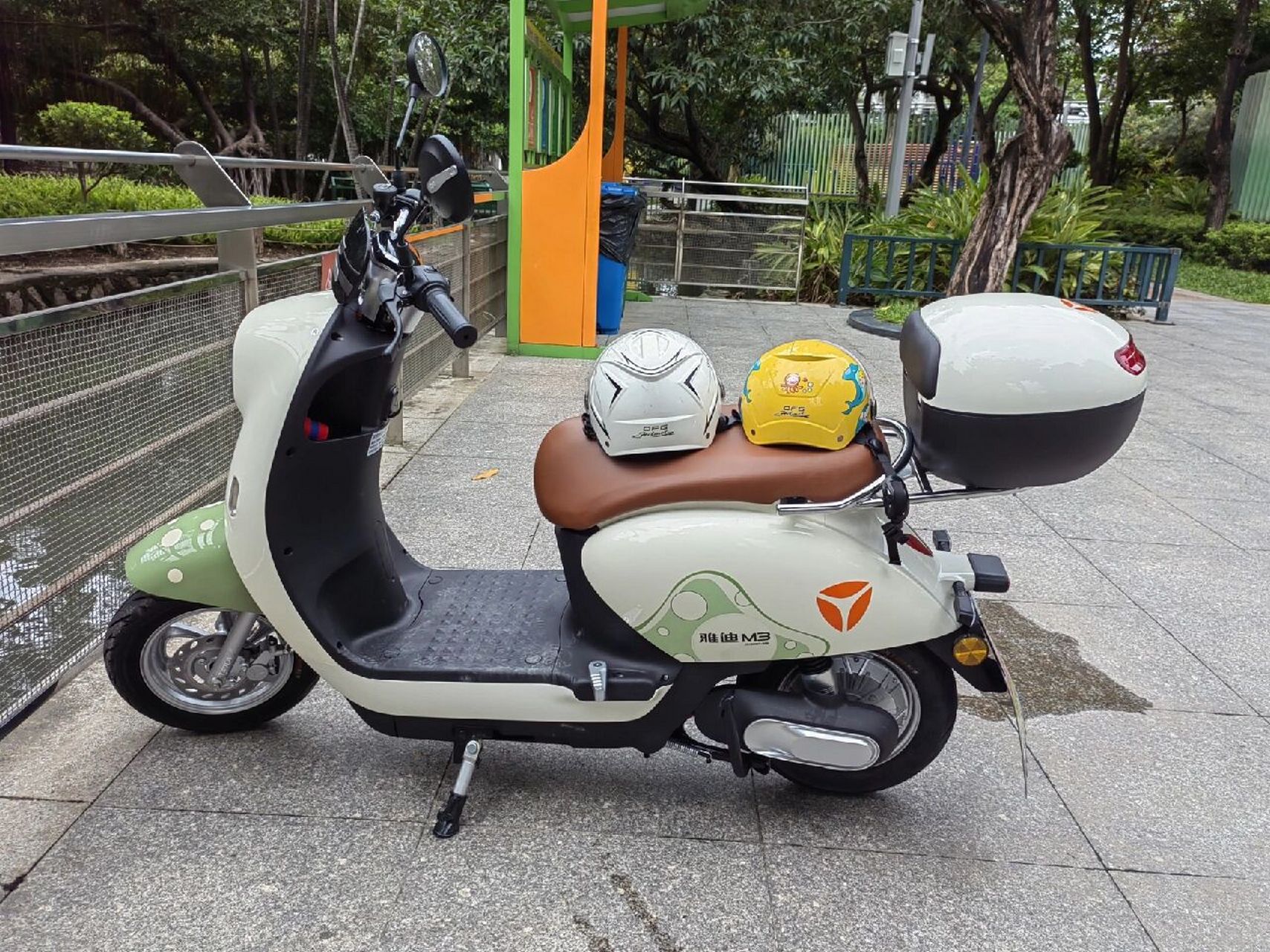 雅迪电动车冠能m3 6月6号买的雅迪m3-肆仟银两还买了个保险小贵小贵的