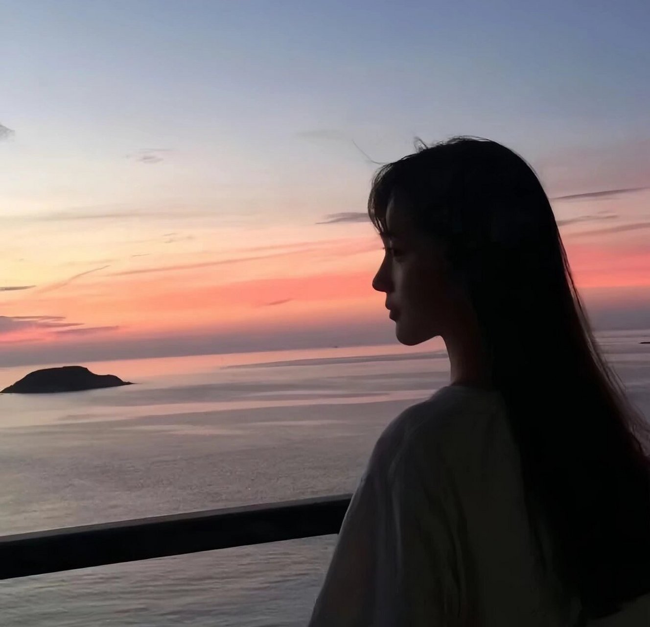 高清无水印单人情侣头像 累的话一起逃跑吧