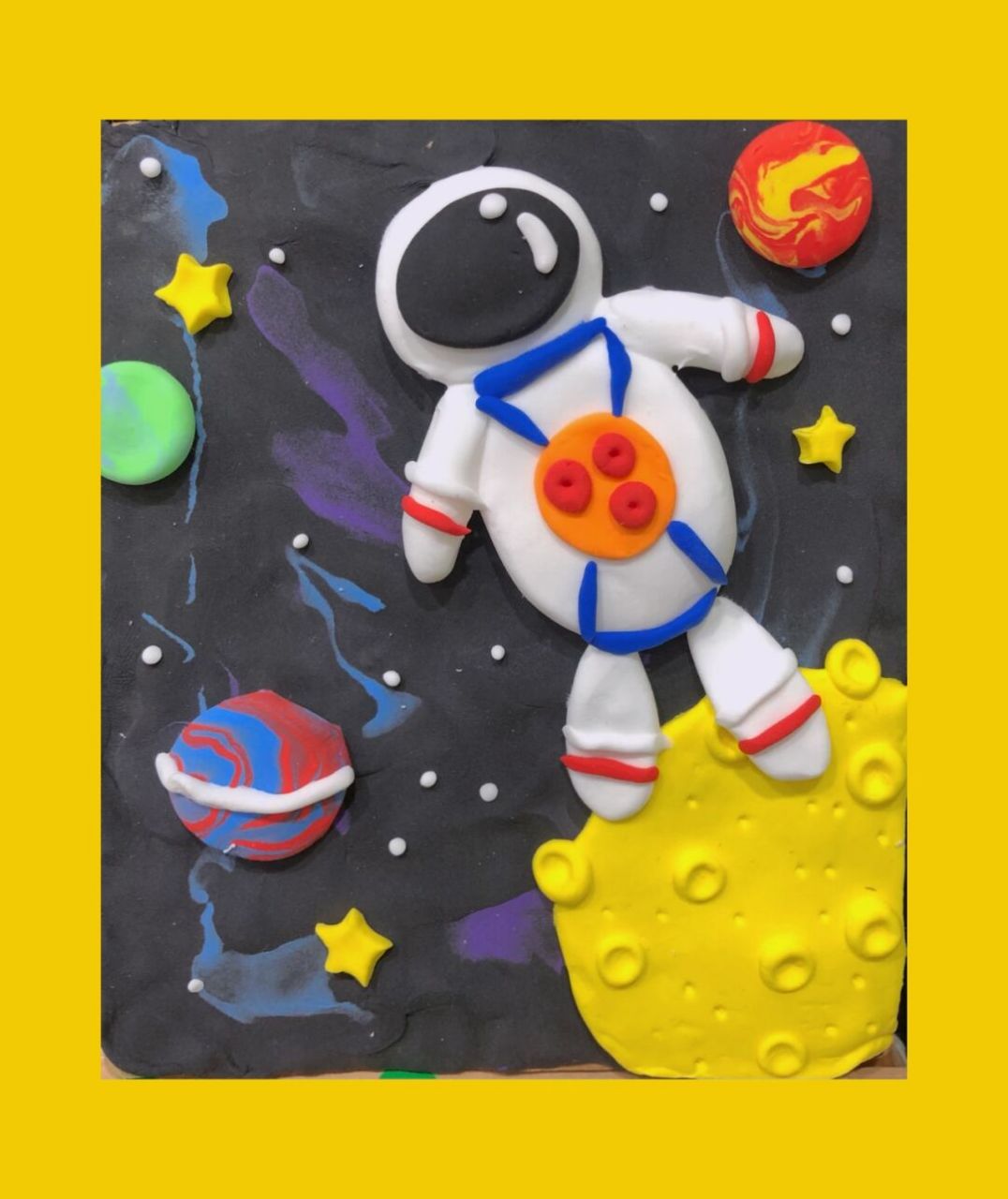黏土作品《宇航员》 星球的多色杂糅