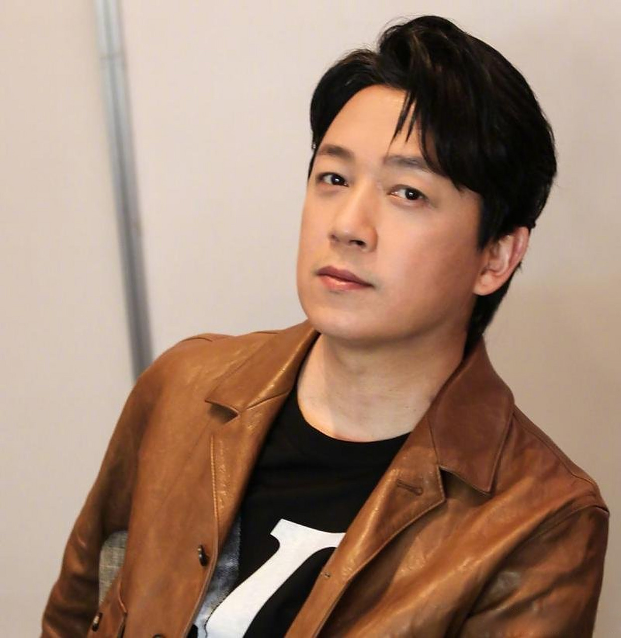 潘粤明 看国足只有更伤心 潘粤明又伤心了,他对国足是真爱呀,还记得有