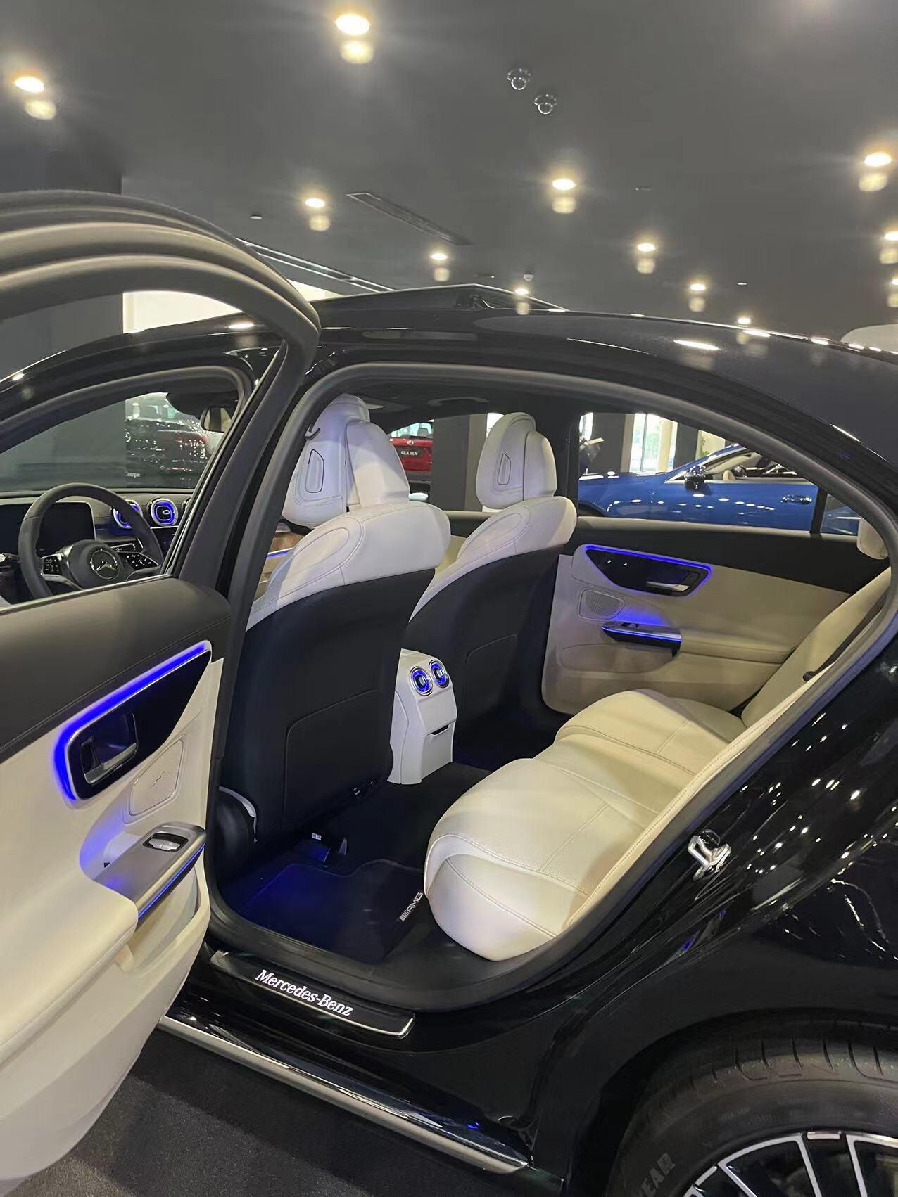 奔驰c260l立标黑米