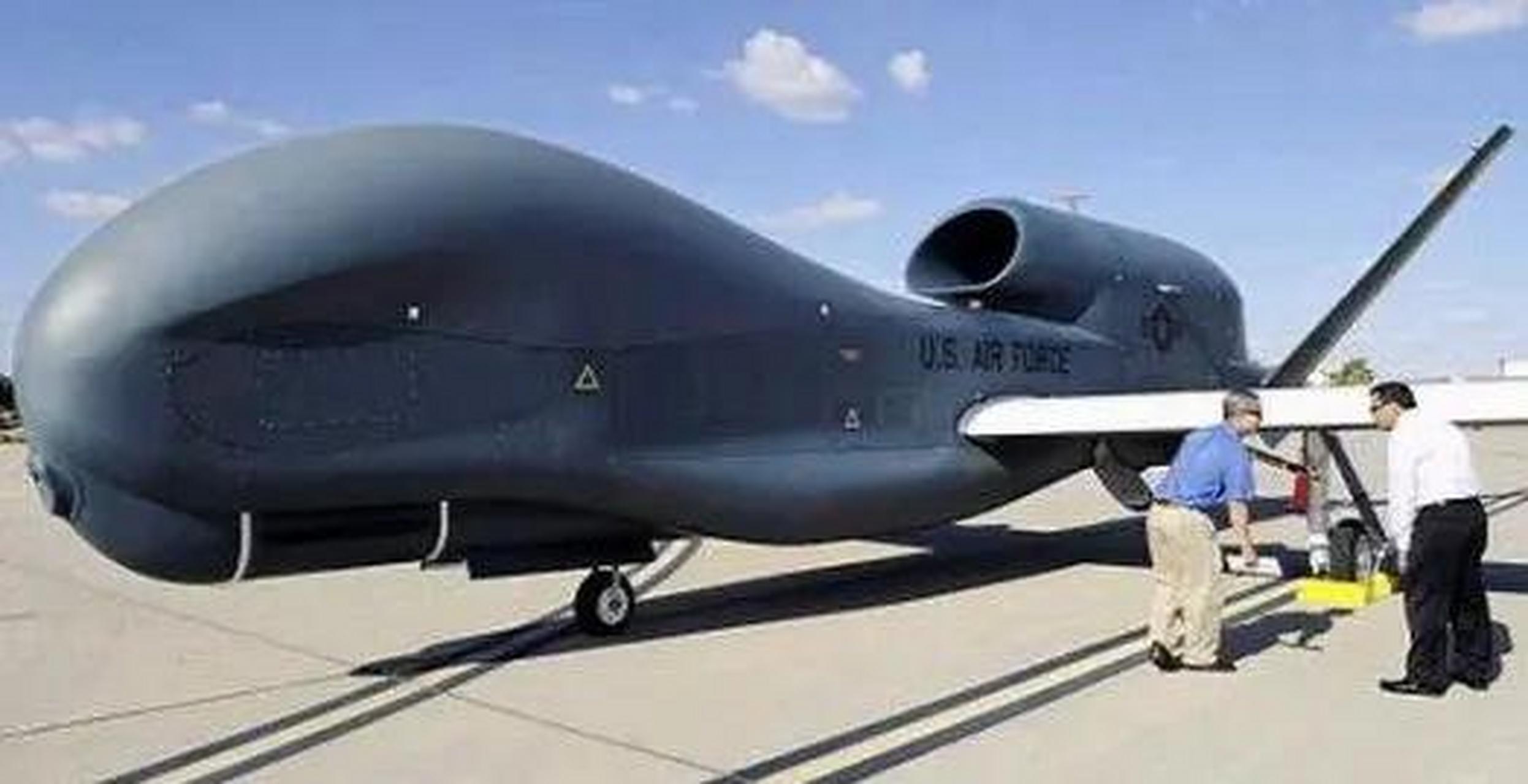 rq-4a全球鹰无人机(英语:global hawk)是诺斯洛普·格鲁曼公司的无人