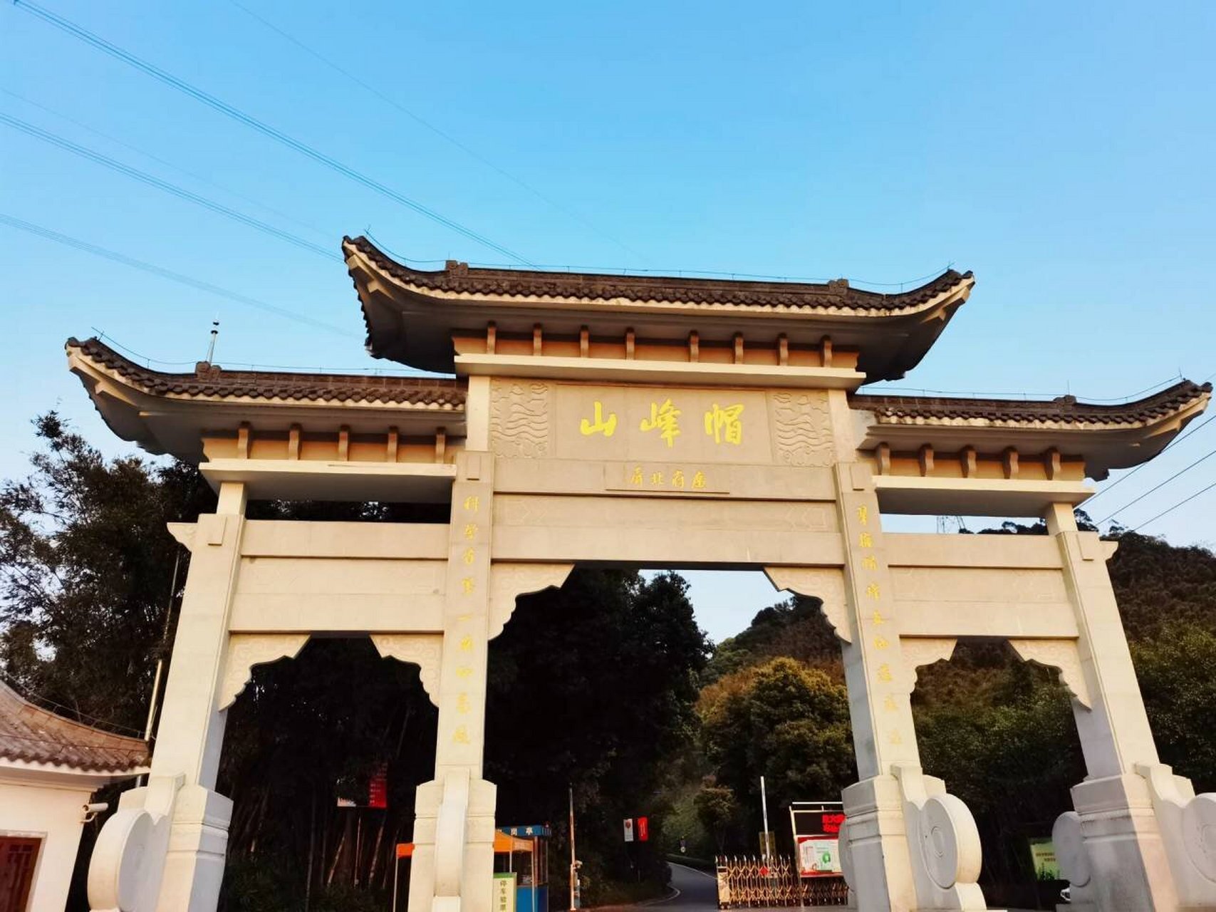 帽峰山总站下车步行700米. 02020202