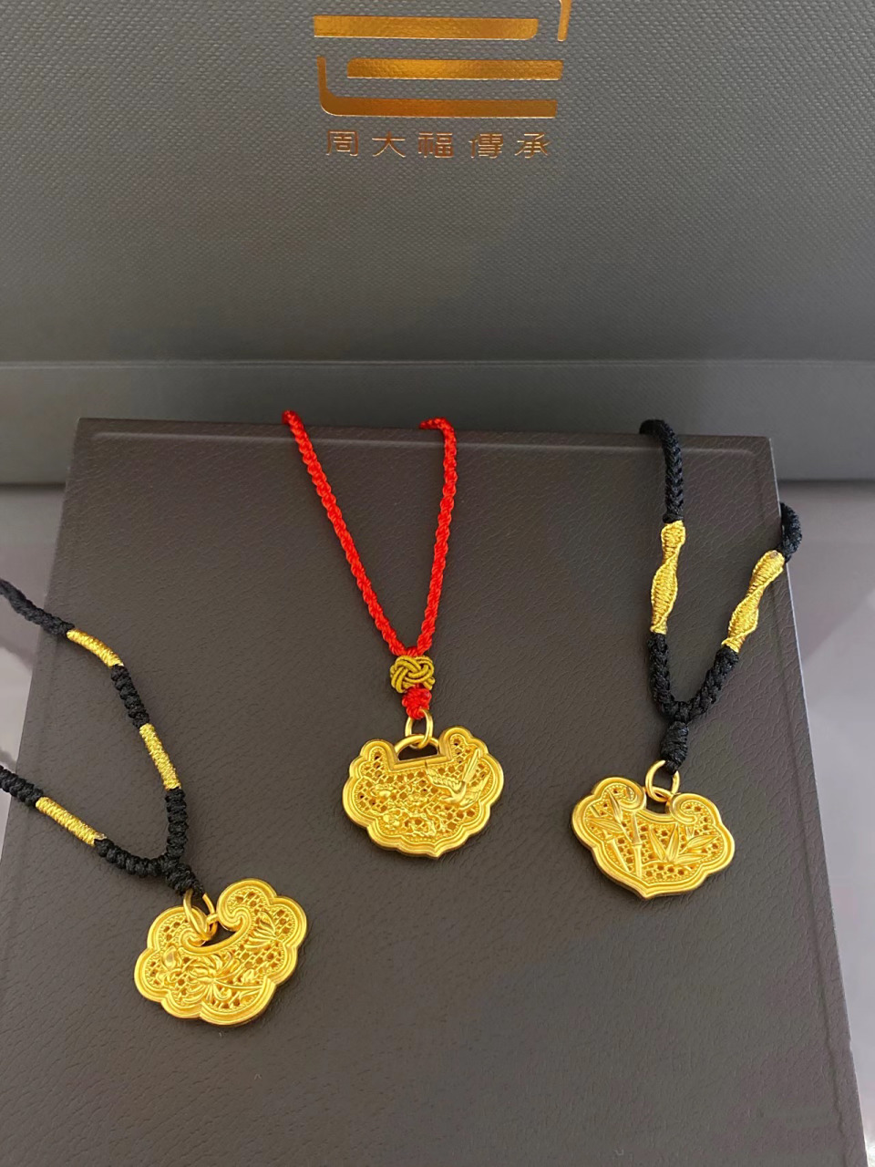 周大福喜上眉梢 周大福传承喜上眉梢 平安锁项链7815 给你买平安