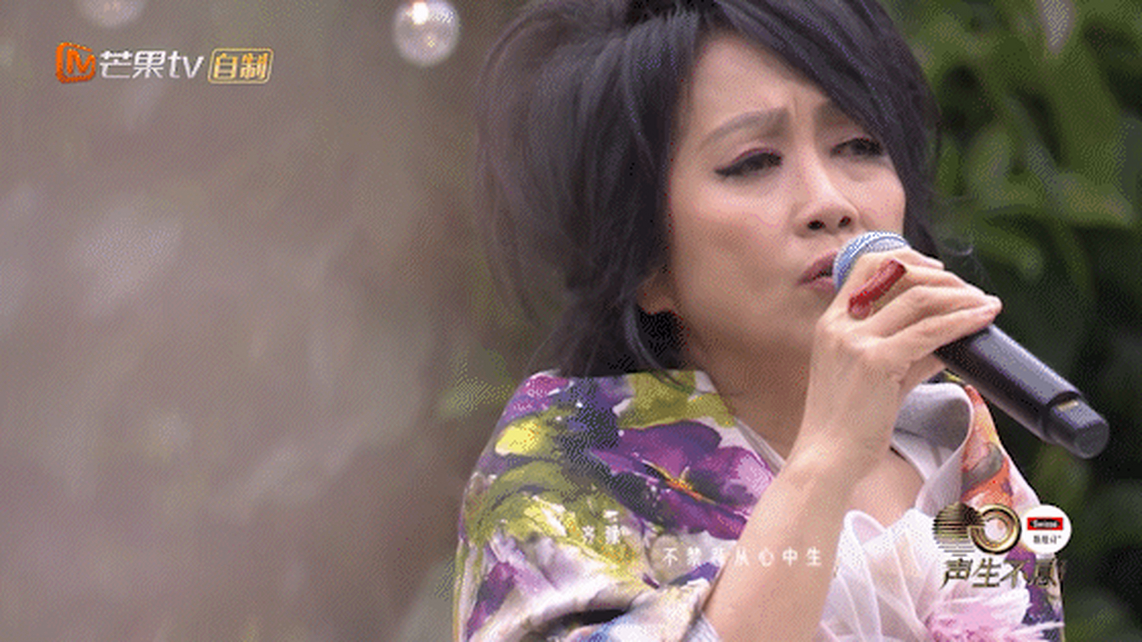 齐豫在阳明山唱走在雨中# 齐豫的《走在雨中》,是我觉得唱得最好的一