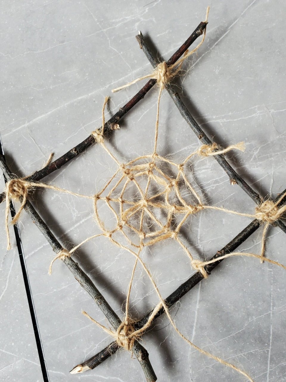 亲子自然手工/蜘蛛网编织万圣节树枝创意 捡树枝编一个蜘蛛网