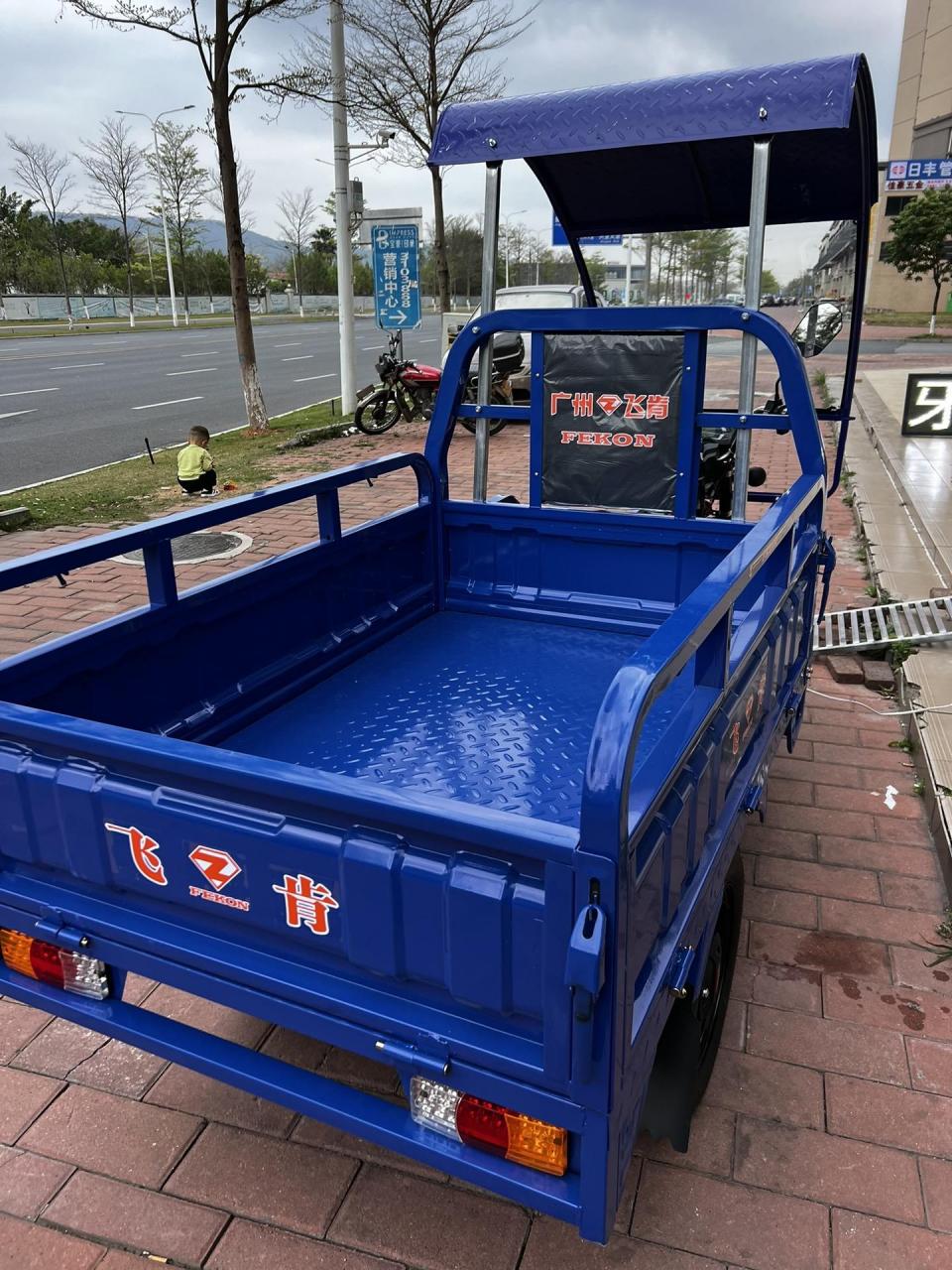 全新飞肯三轮车要多大电池,咱就装多大电池