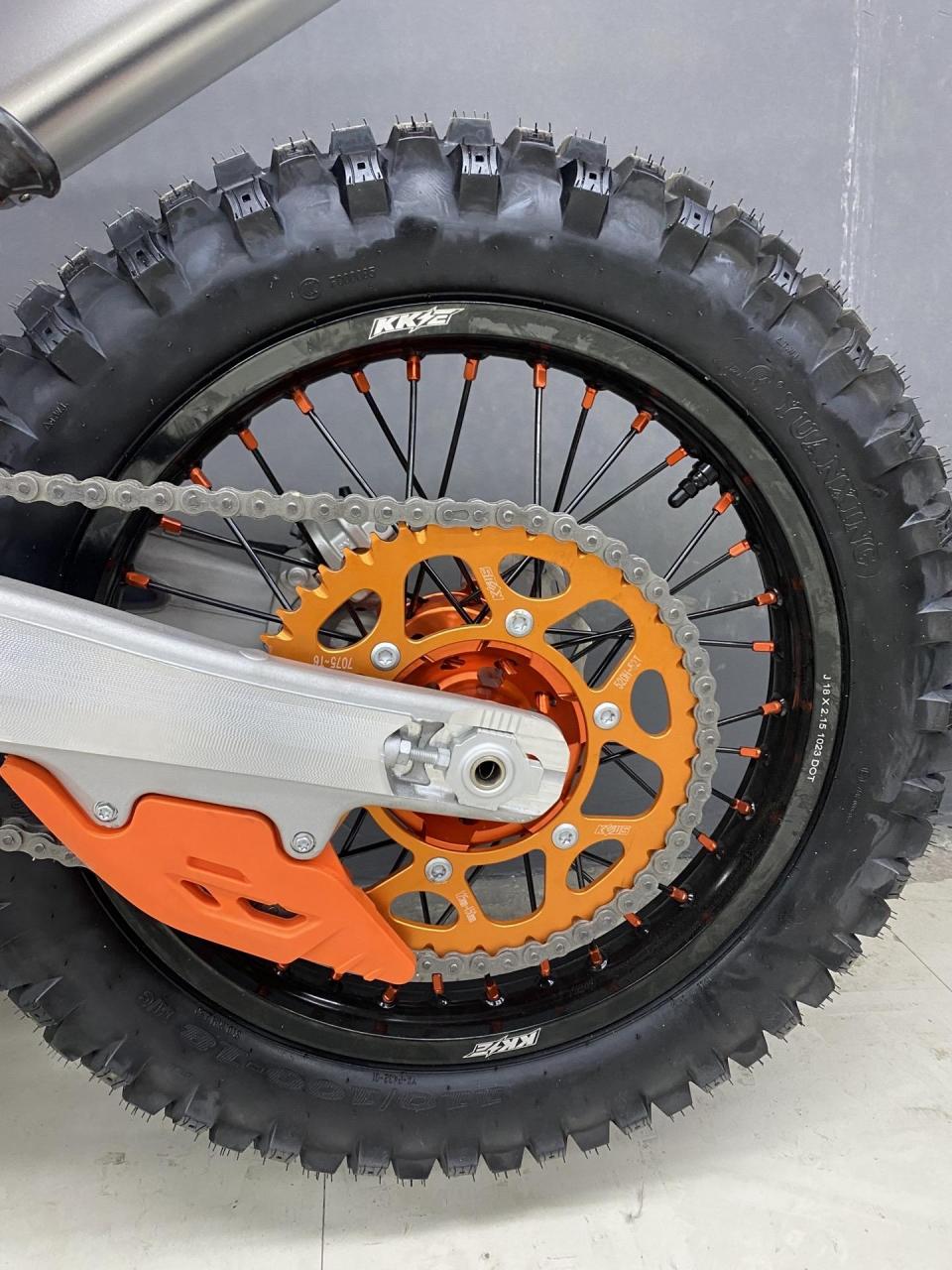 克维斯nx250高功率,前后48口径双可调双枪减震,发动机nx250高功率.