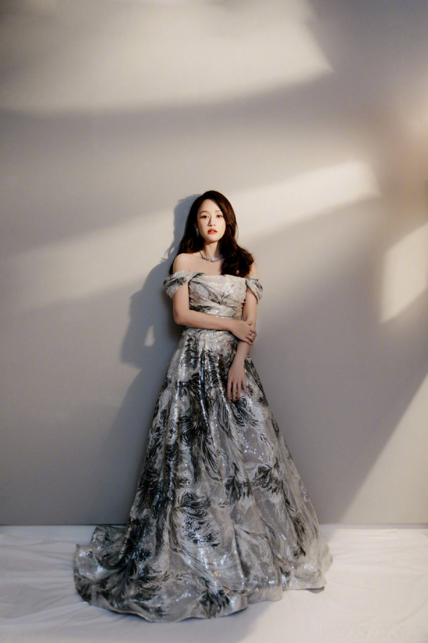 陈乔恩出席北影节游戏动漫电影红毯状态好极了,姐姐绝美