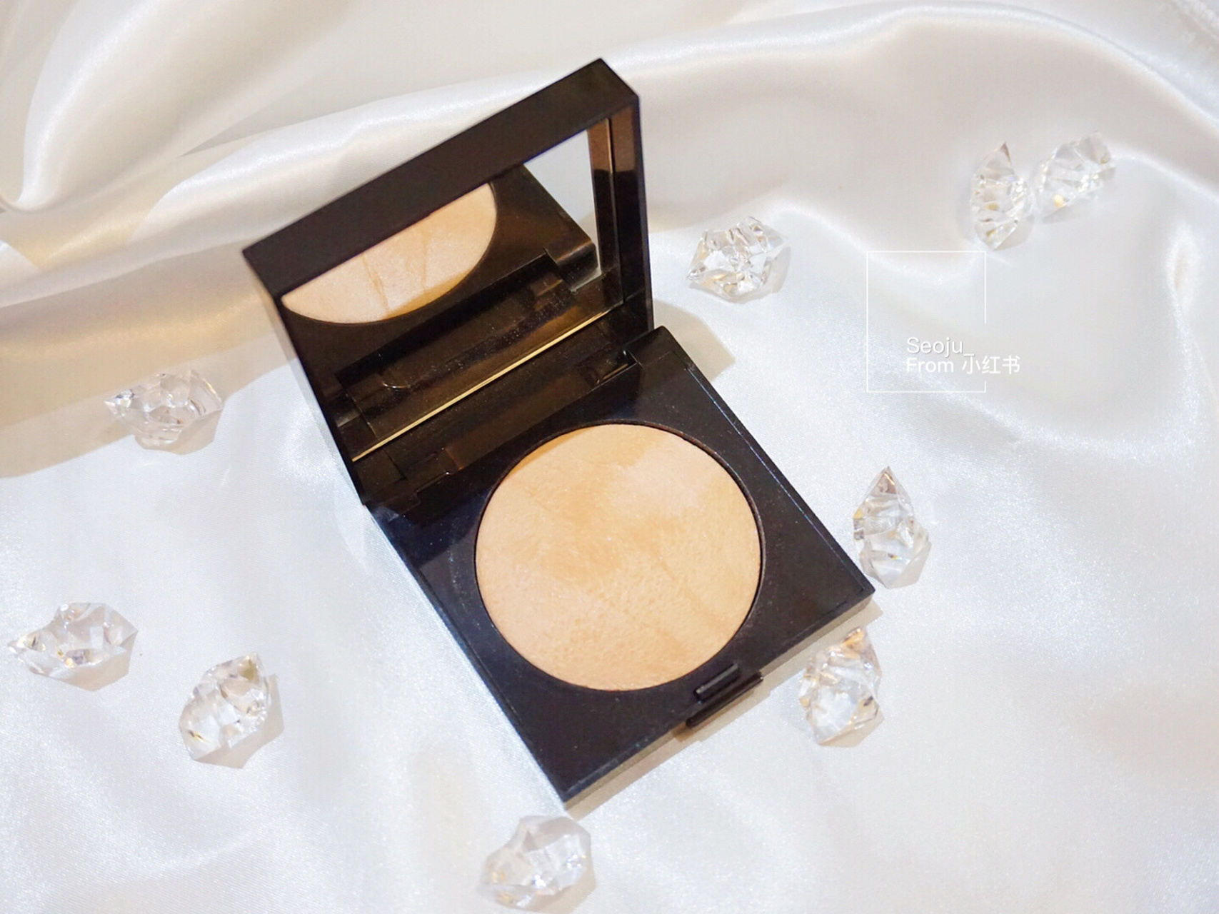 好像微整过的立体感 laura mercier 罗拉lm 高光哑致粉饼 01号 看过