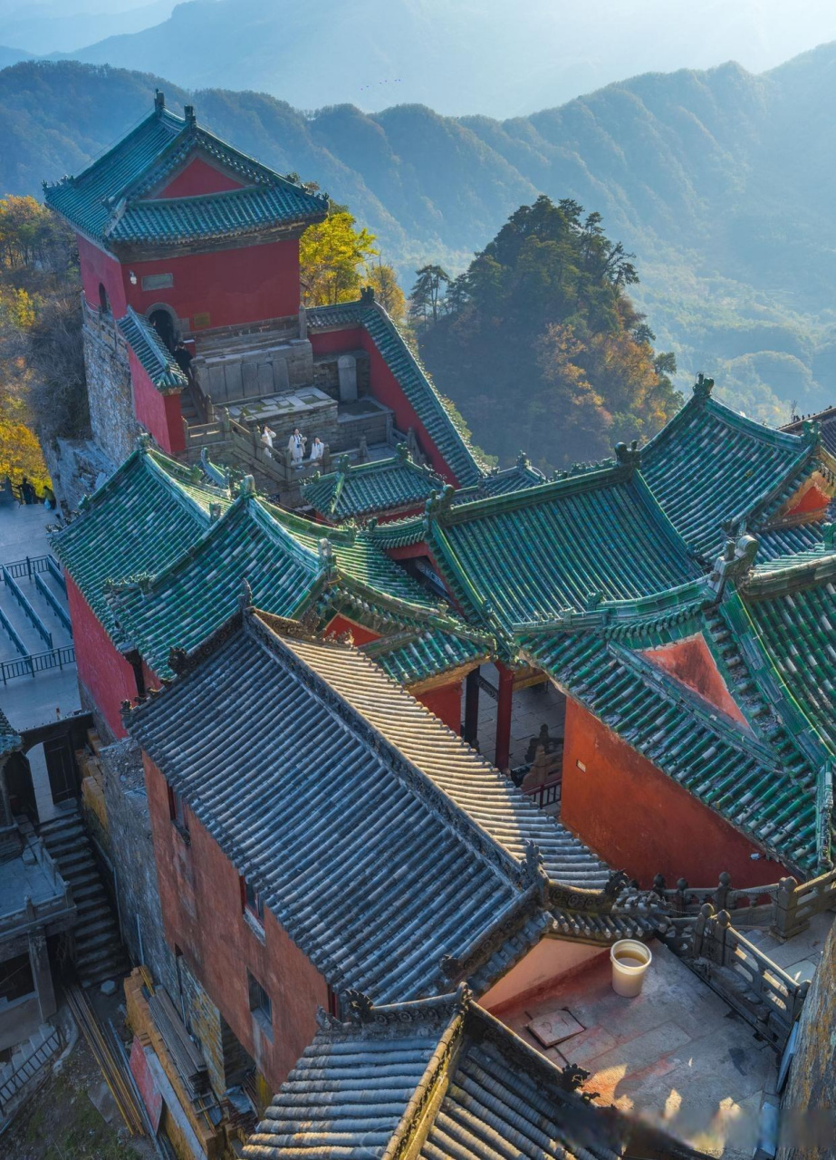 云游风物之旅道家圣境武当山,位于中国湖北省丹江口市武当山风景名胜