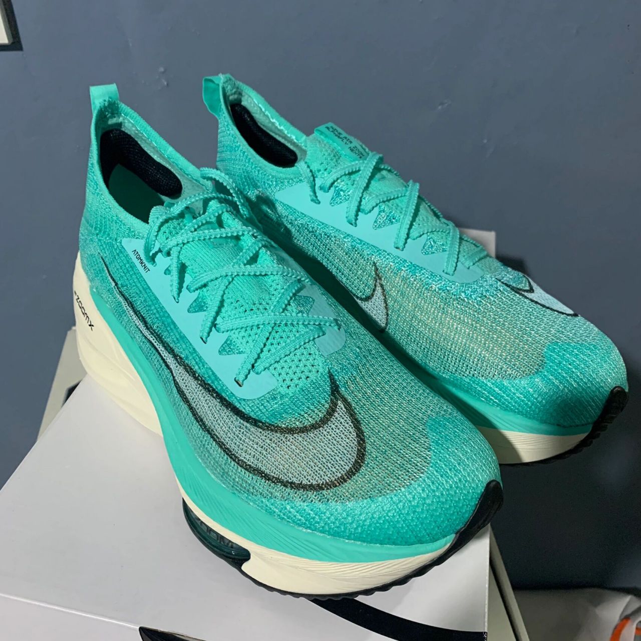 耐克nike阿尔法 alphafly next% 马拉松跑鞋       这双阿尔法 zoom x