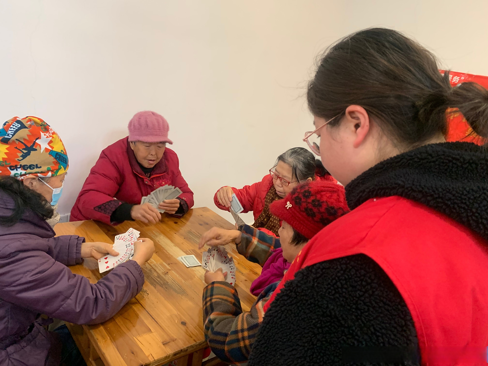 爱老,敬老的优良传统,丰富辖区老年人的业余文化生活,大力营造和谐