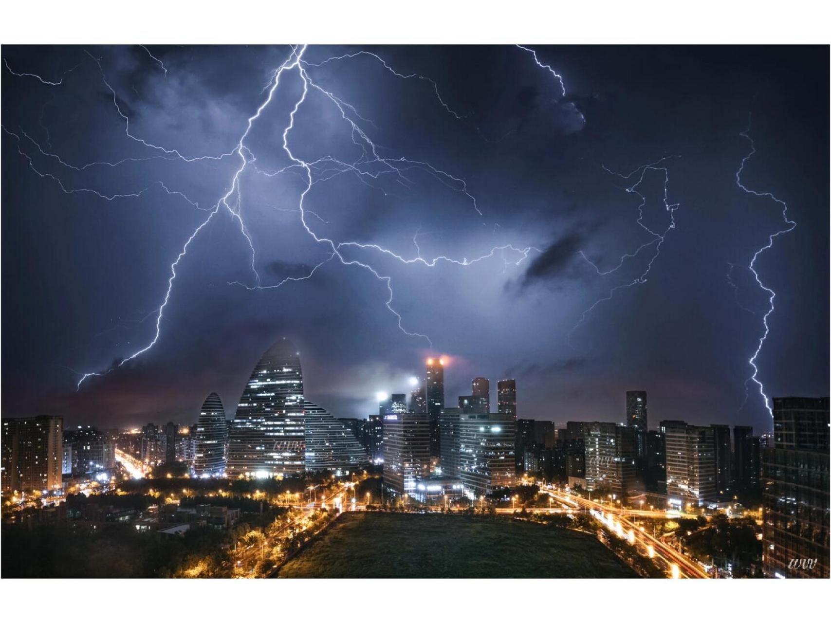 北京此刻雷雨交加,可惜有事没出摊 翻翻之前拍的照片吧 参数iso100