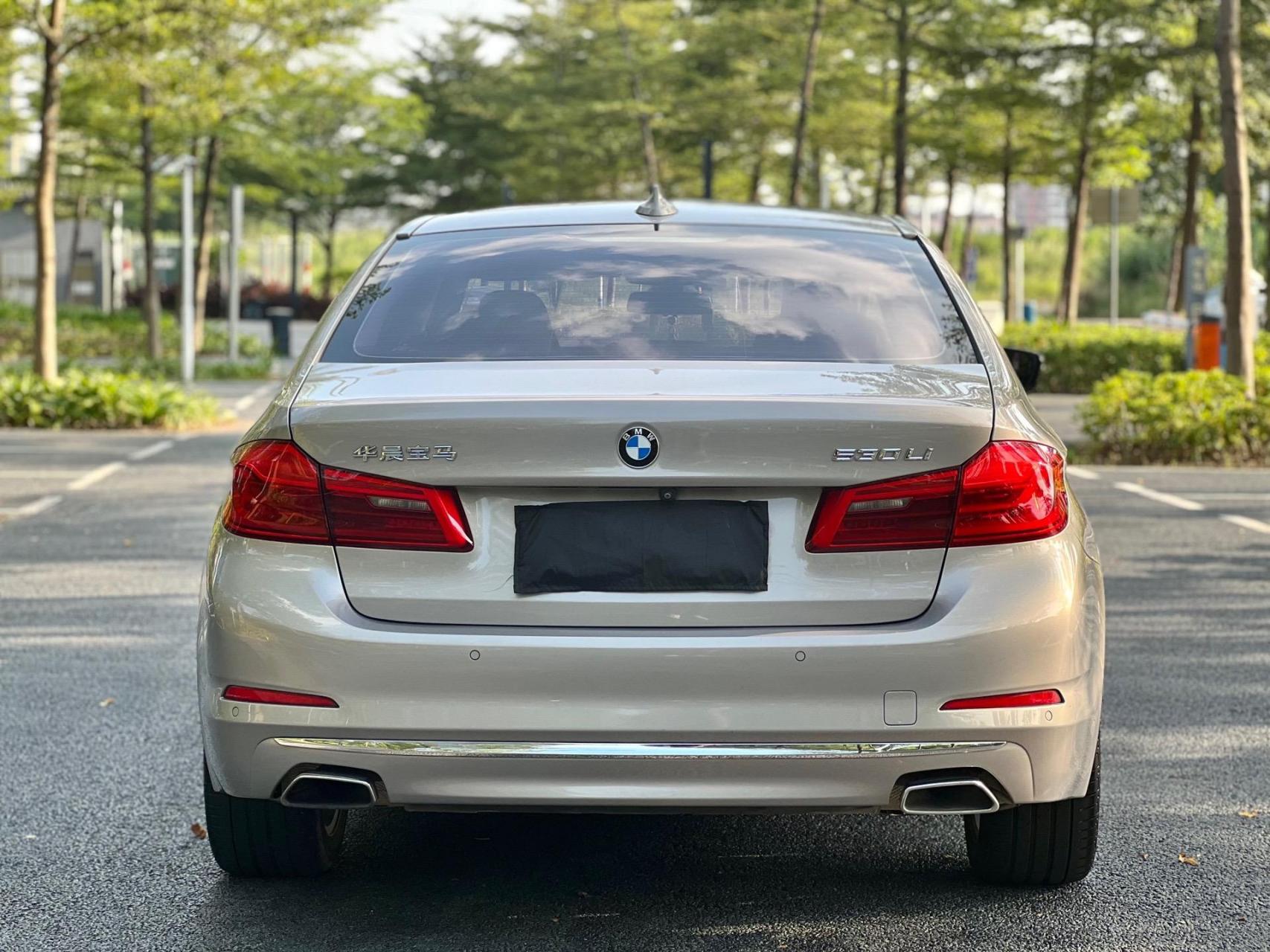 开士米银宝马530.