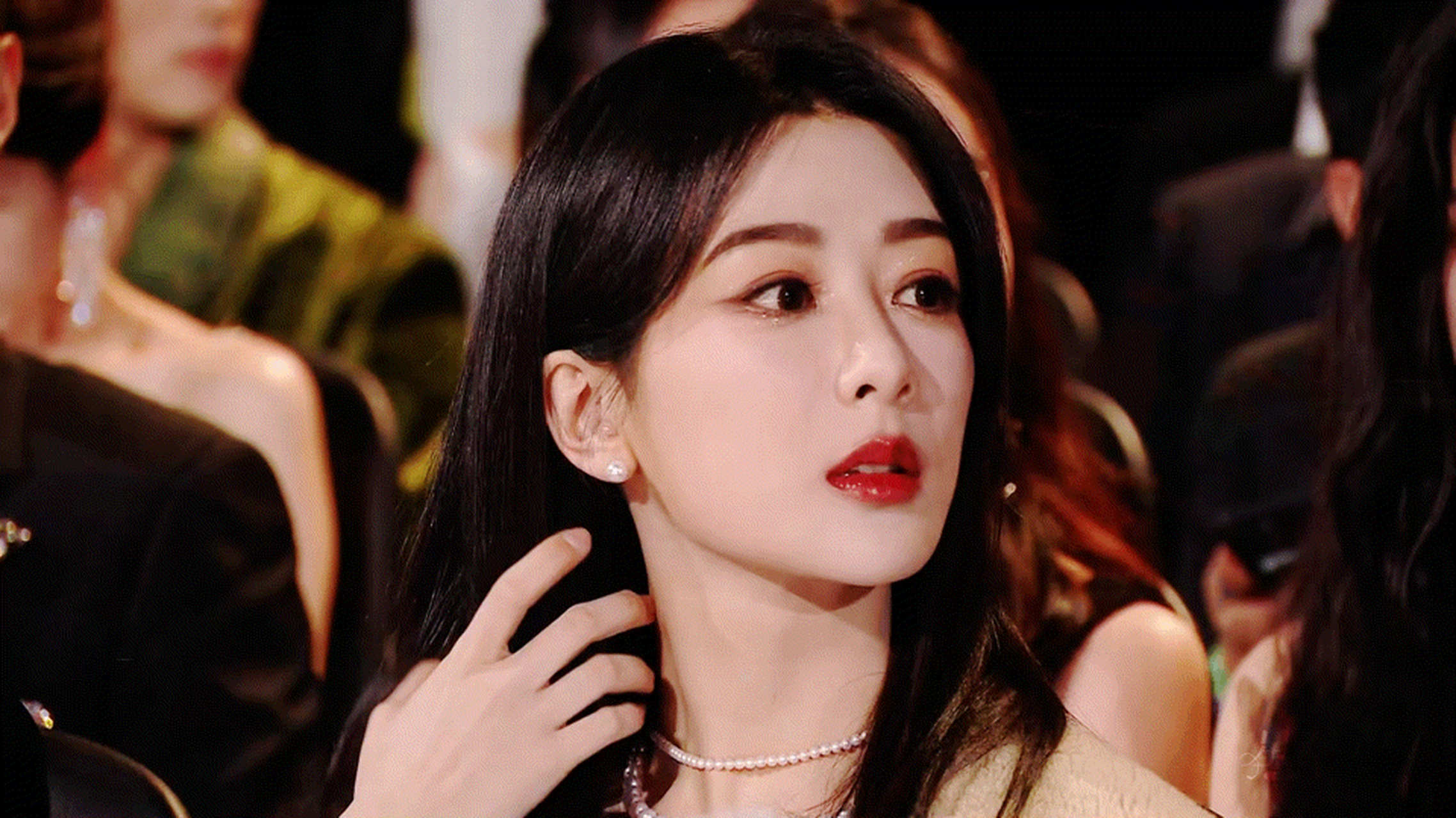 檀健次王嘉尔看杨紫的眼神# 我紫昨晚的美貌真的很难不让人注目啊