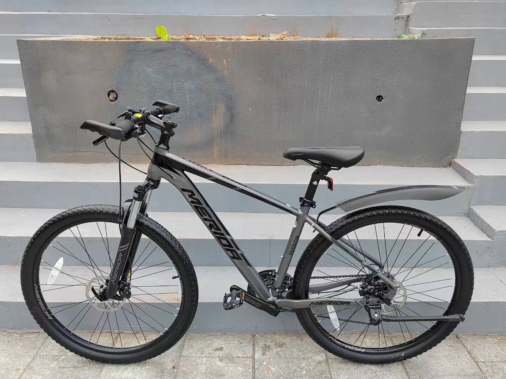 27.5寸的新款公爵600神车战斗车!最最经典的灰黑色!非常非常稀少!