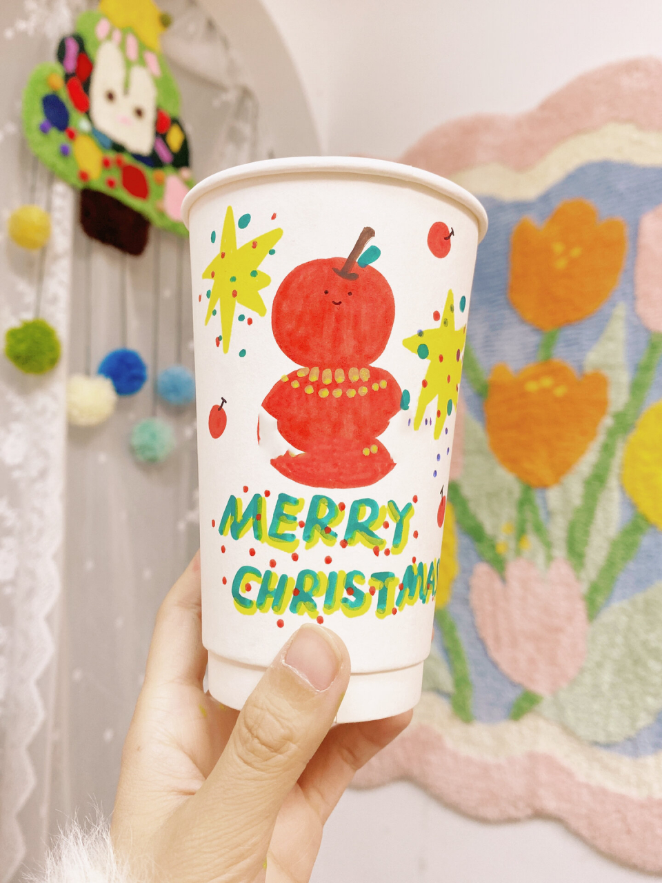 18 	 一次性的杯子装饰下吧