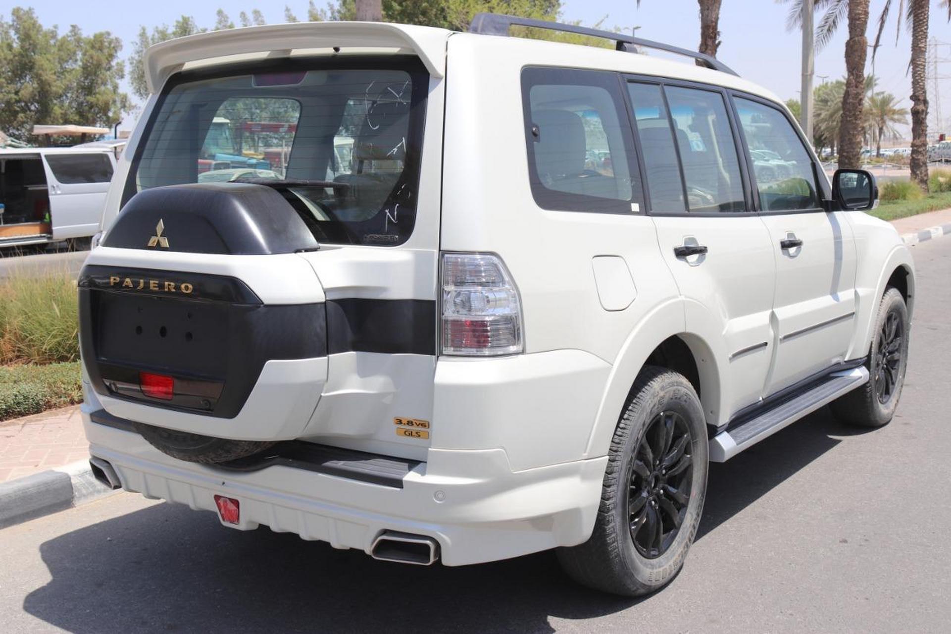 2020款帕杰罗gls 3.8l v6,库存新车,最后面有配置单.量大的老板来谈.