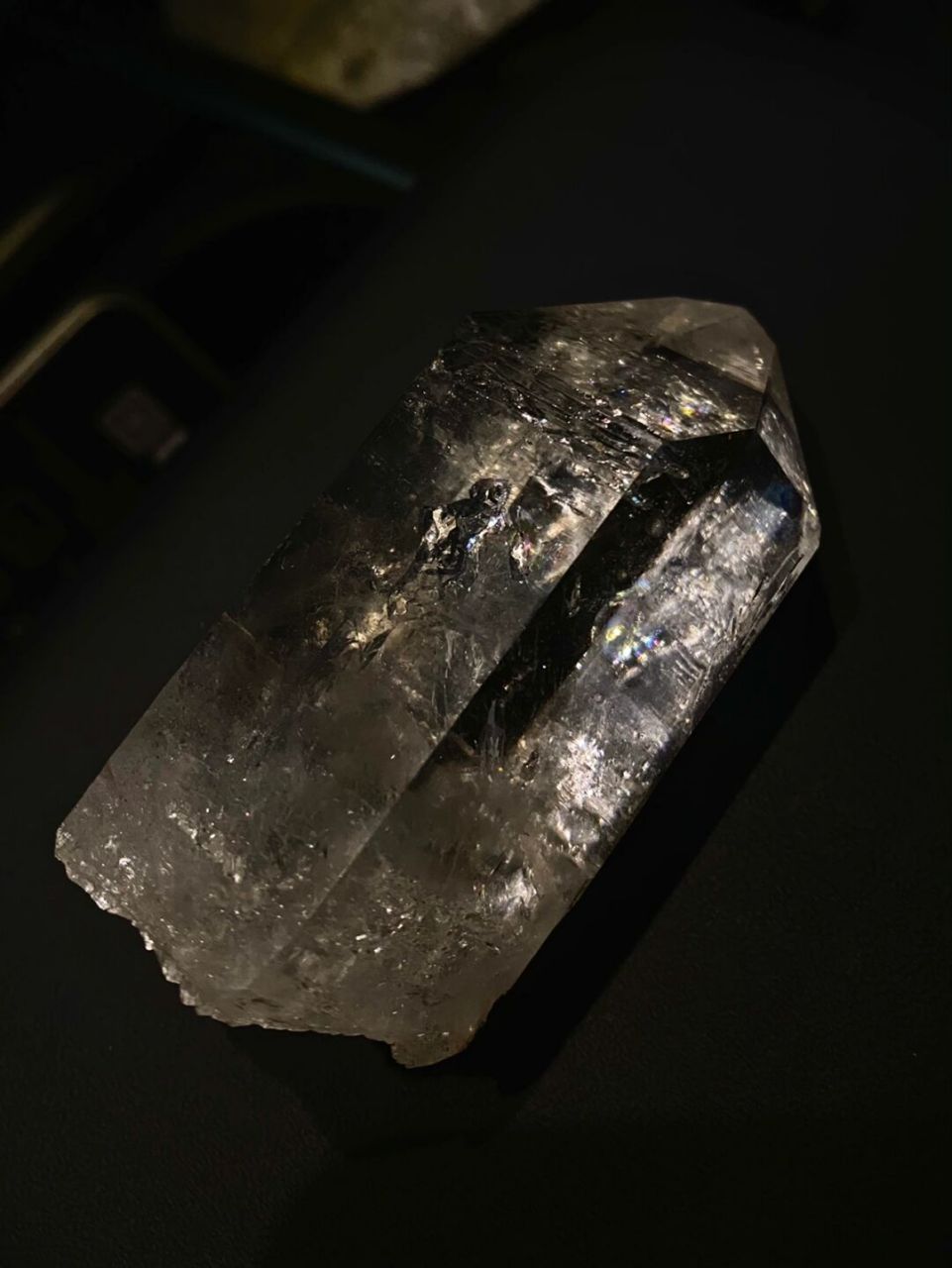 顶级云贵通灵面资料库水胆晶柱96 哪怕车里昏暗的灯光也无法遮挡它