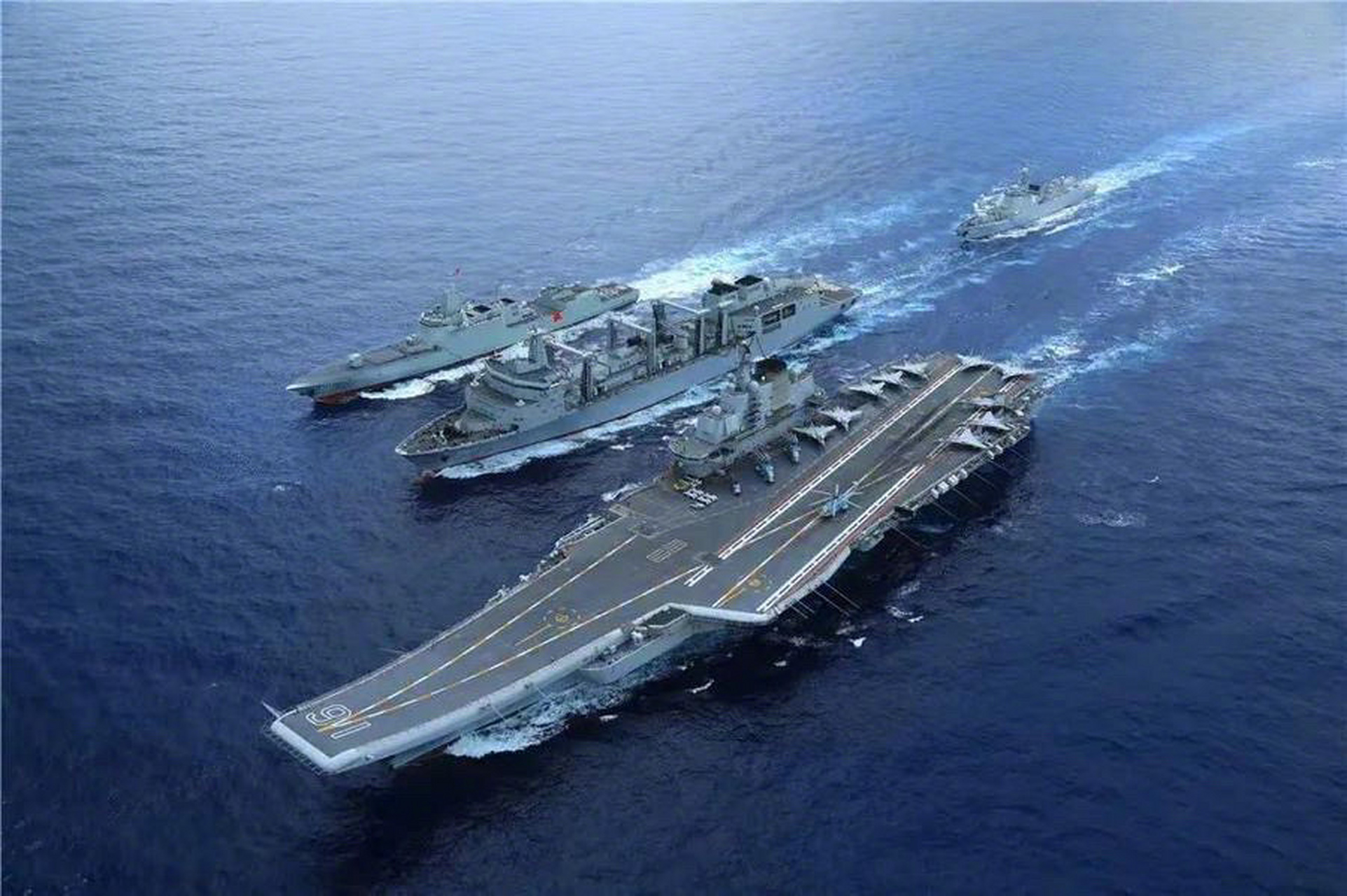 2019年,在青岛成功举行的海上阅兵活动, 展现大国风范,十分霸气!