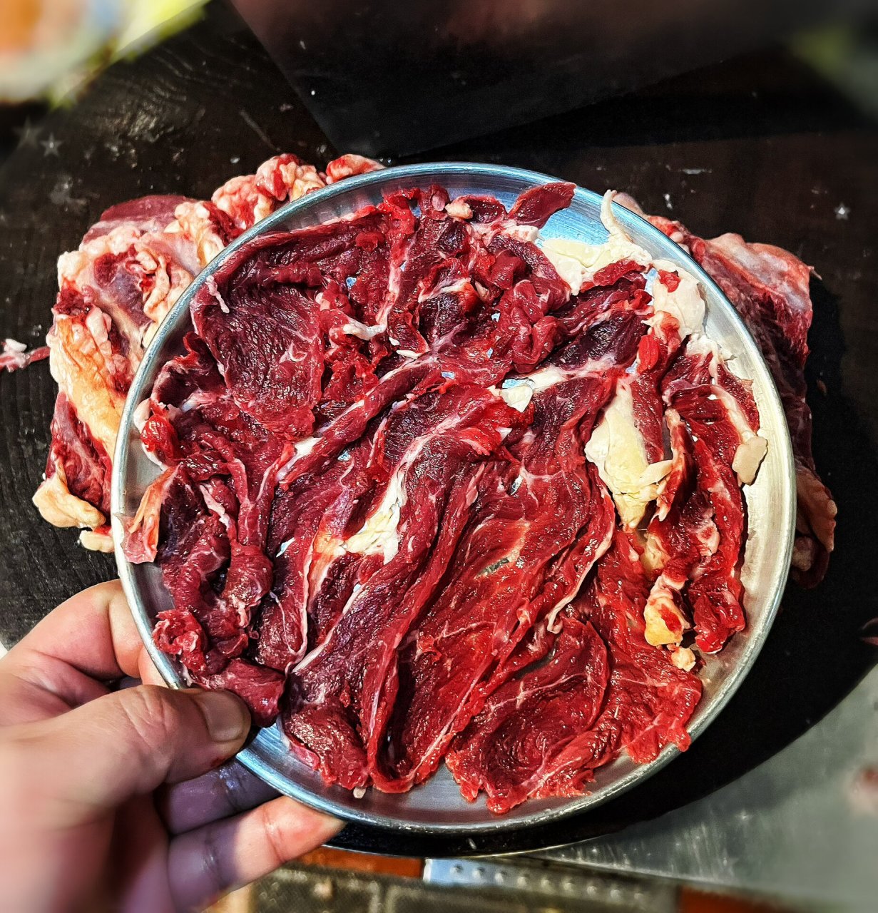 今日菜品鲜吊龙 吊龙:是牛身上背脊上的一条肉,一头牛身上只有一条.