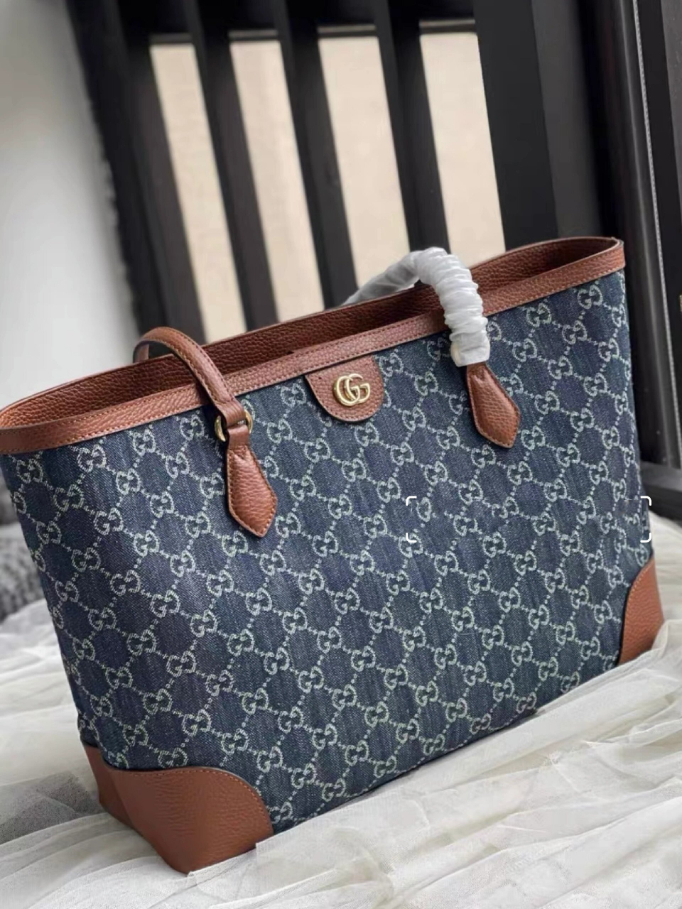 帮顾客找包:gucci丹宁牛仔购物袋904900 绿泡泡的顾客想要一只gucci