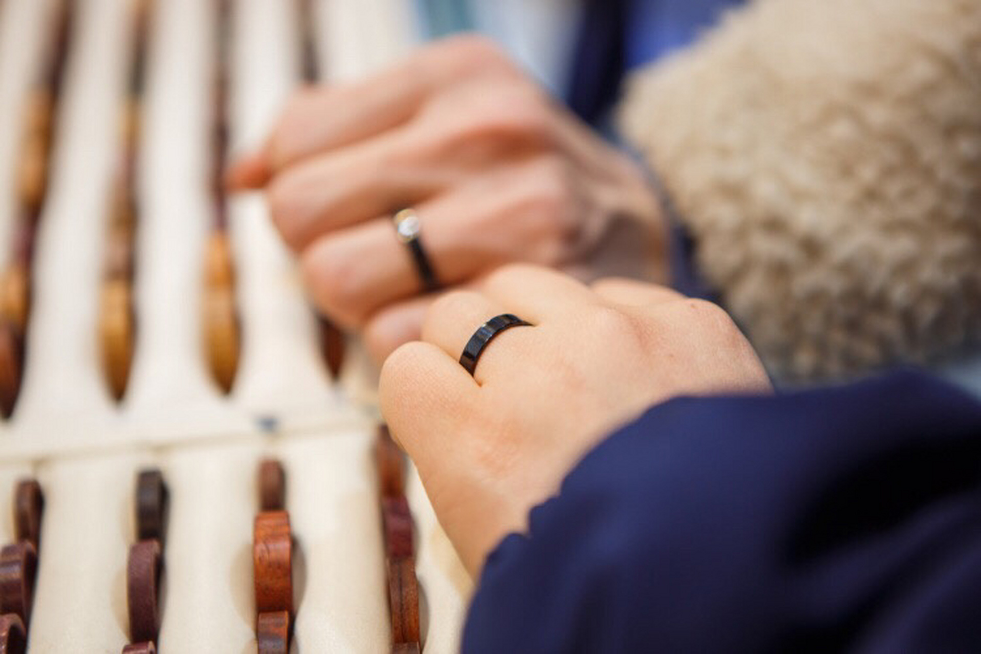 韩国首尔|仁寺洞120就能做自己的情侣戒95 交往过一年了 今天要去做