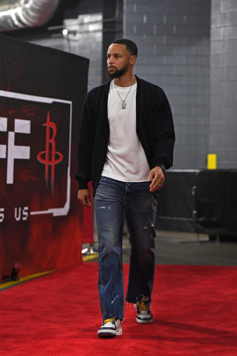 库里一身休闲风,十分帅气,颜值在线!巴