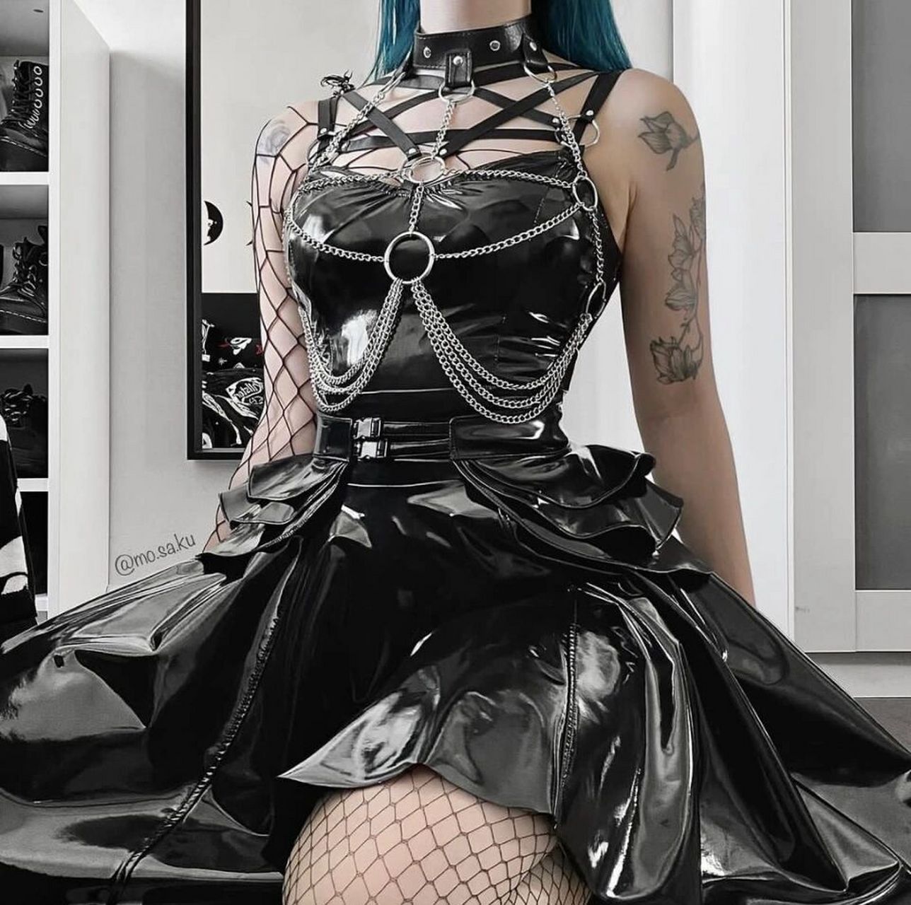 穿搭欣赏98 又酷又飒的朋克风穿搭7015 把黑色的魅力展现到极致