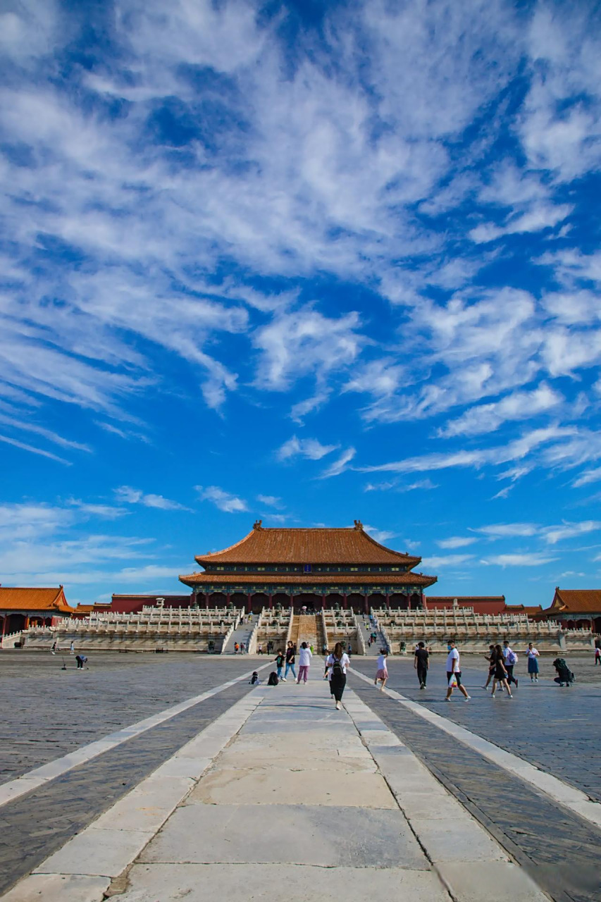 神奇的云朵 | 故宫太和殿的云呈放射状排列,十分美丽!