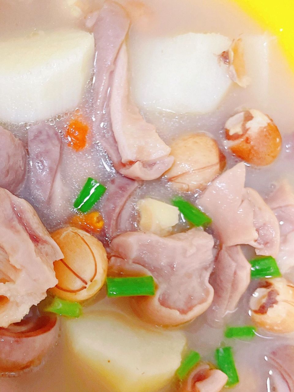 儿童养胃健脾～猪肚山药莲子汤 95食材:猪肚,面粉,食用油,料酒,山药