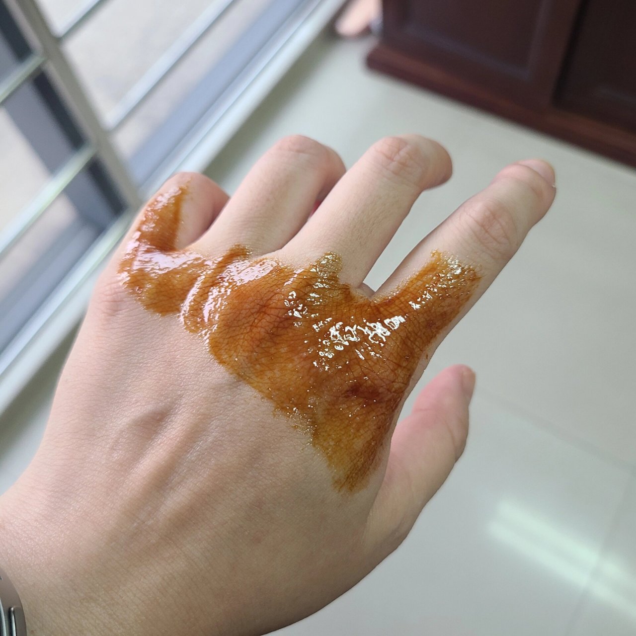 轻轻松松清洗三黄珍珠膏 三黄珍珠膏虽然又难闻又难洗 但效果真的是