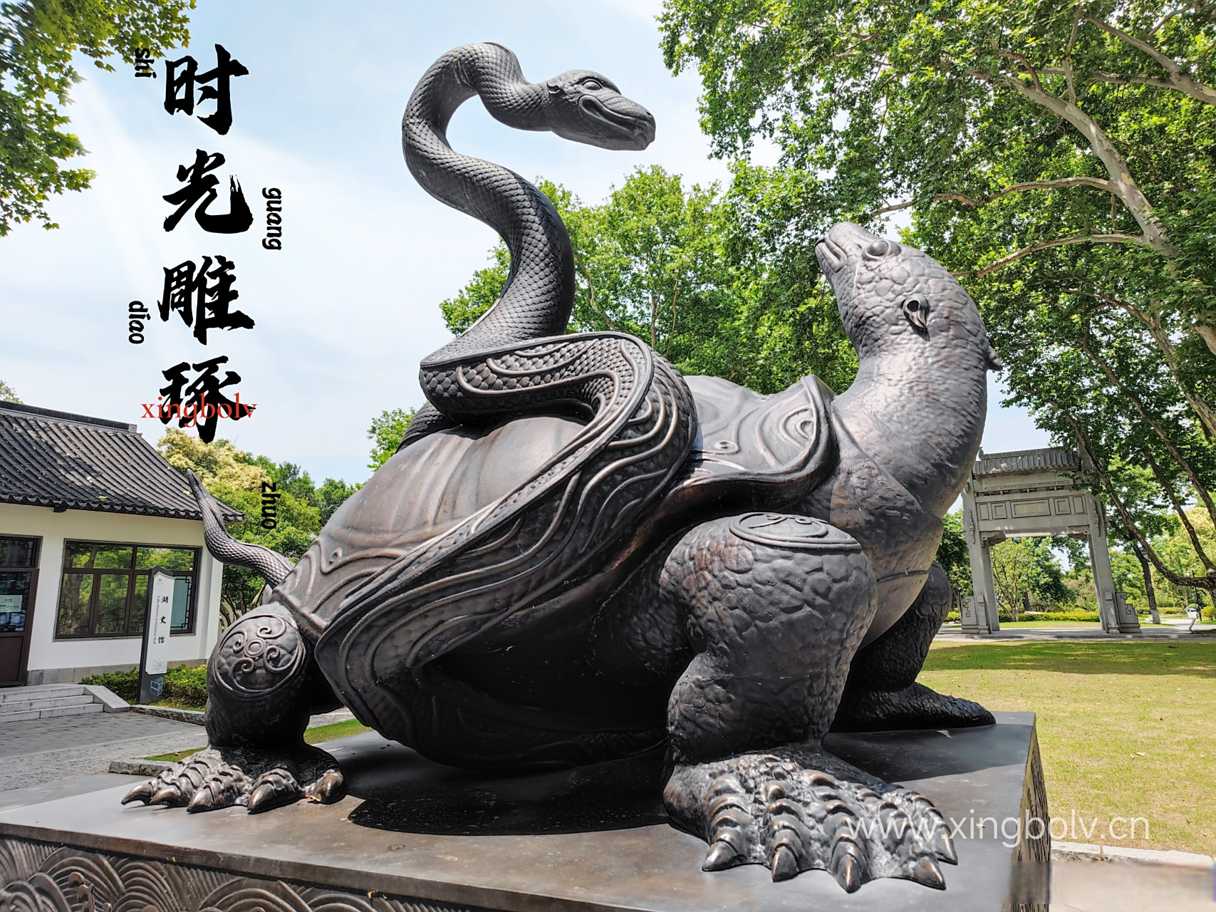 南京玄武湖玄武雕塑,龟蛇合体,翘首张望.