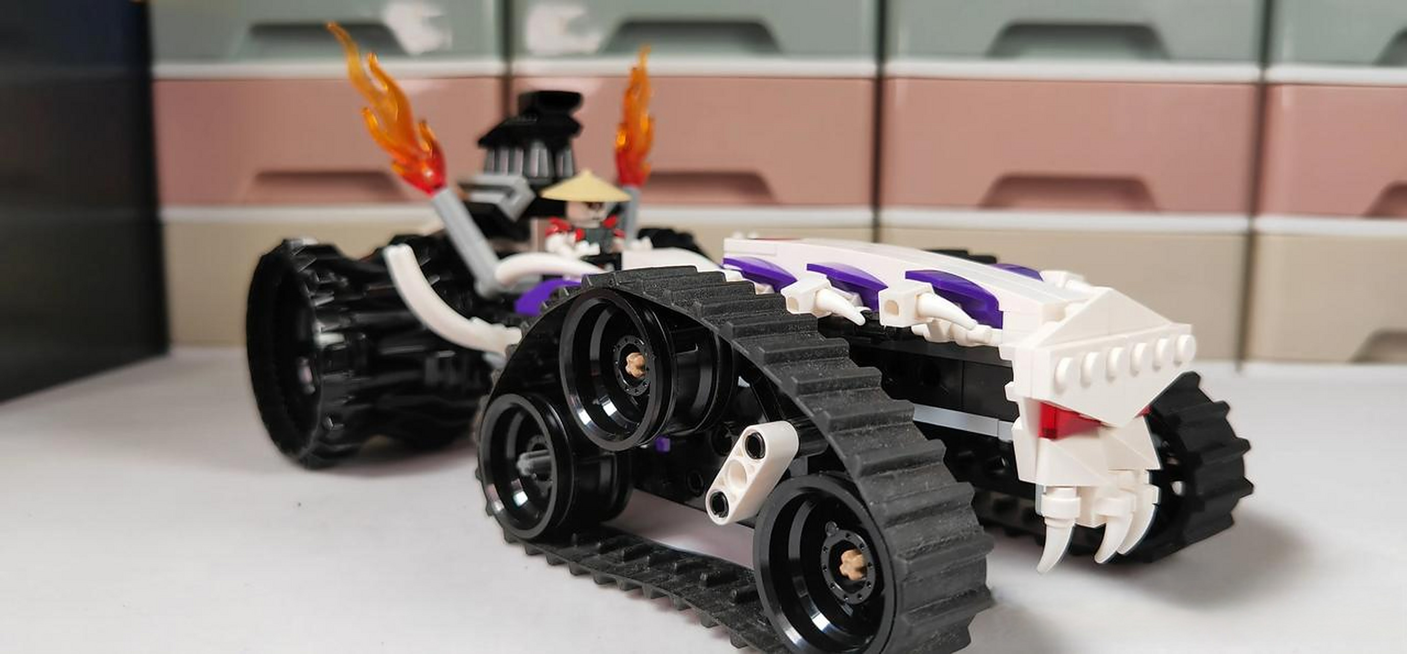 今天拍摄的乐高套装,是11年前的乐高幻影忍者2263涡轮粉碎机.