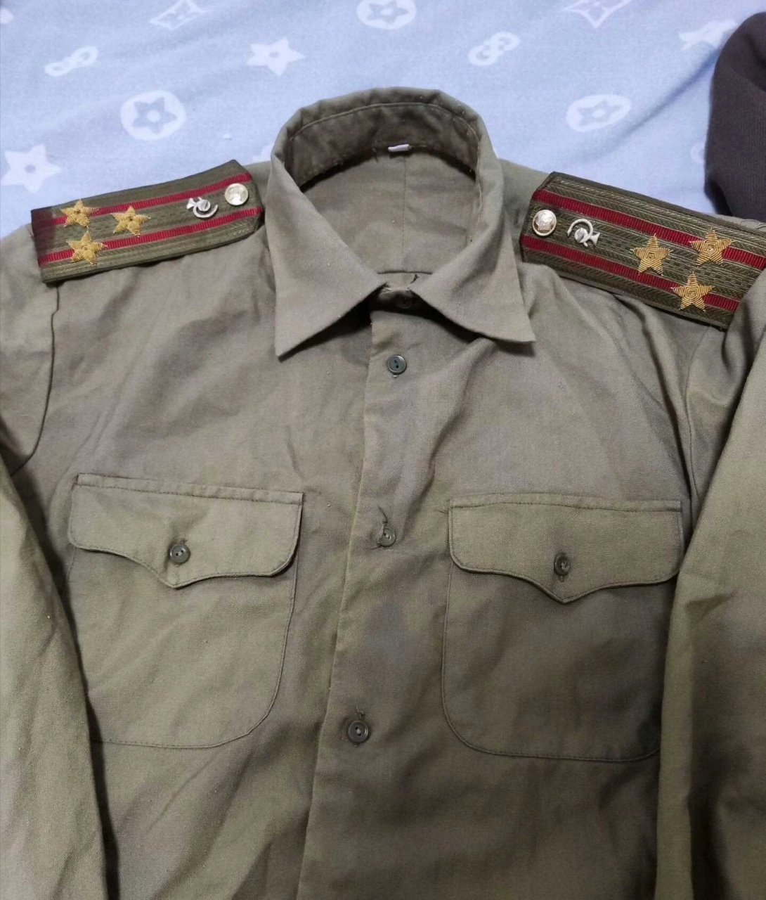 苏联m69条例军医上校常服(玫红) 早期比较少见的玫瑰红兵种色,还应用