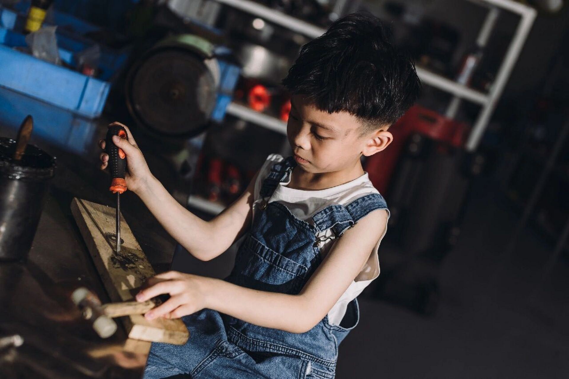 漳州很哇塞的修车男孩—6岁儿童修车写真 小朋友6岁的纪念写真拖着没
