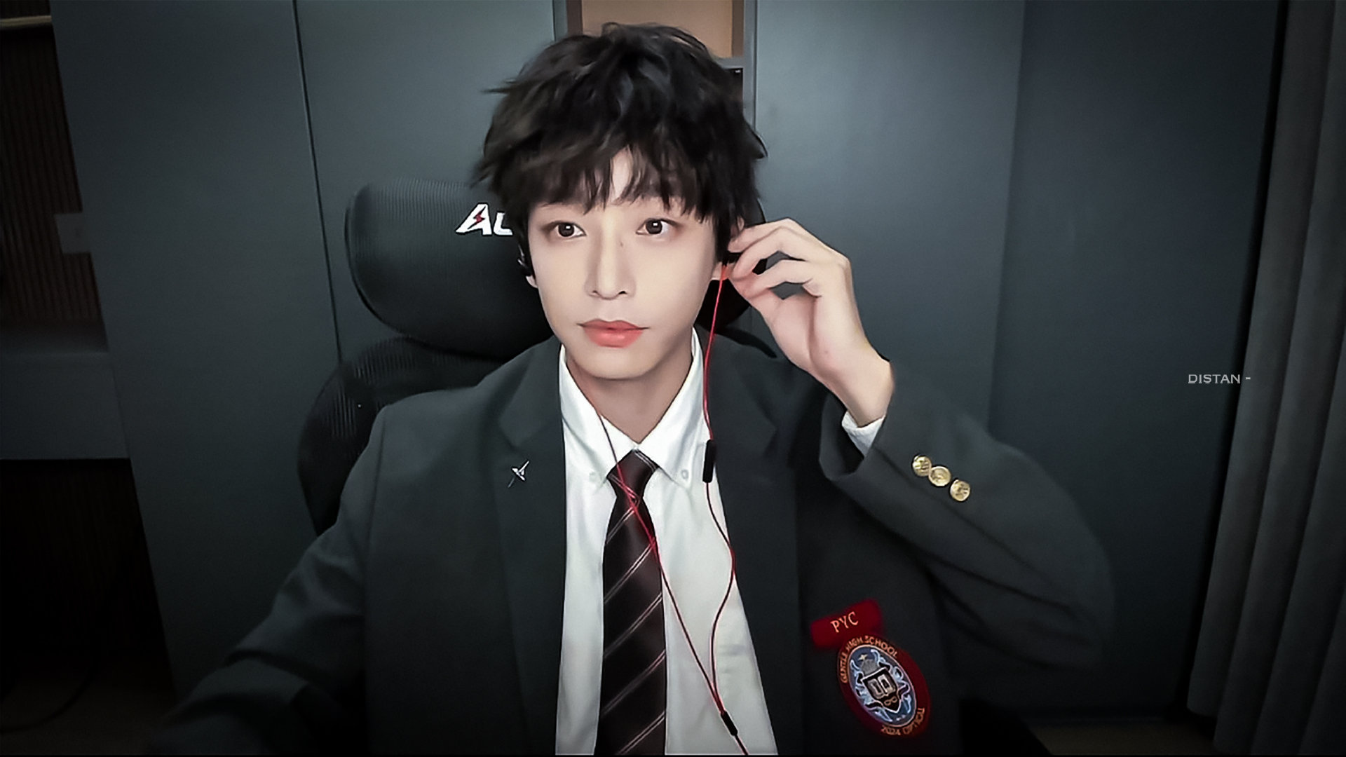 彭昱畅这位小哥哥 你是报了什么爱豆修炼班吗?